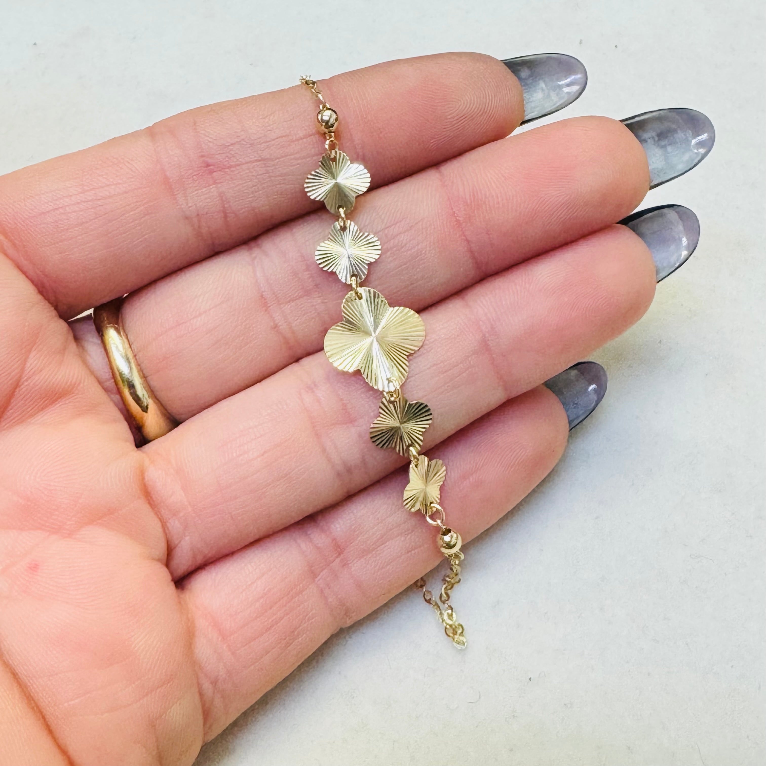 10K Yellow Gold Engine Turned Flower Clover Bracelet 7-8"