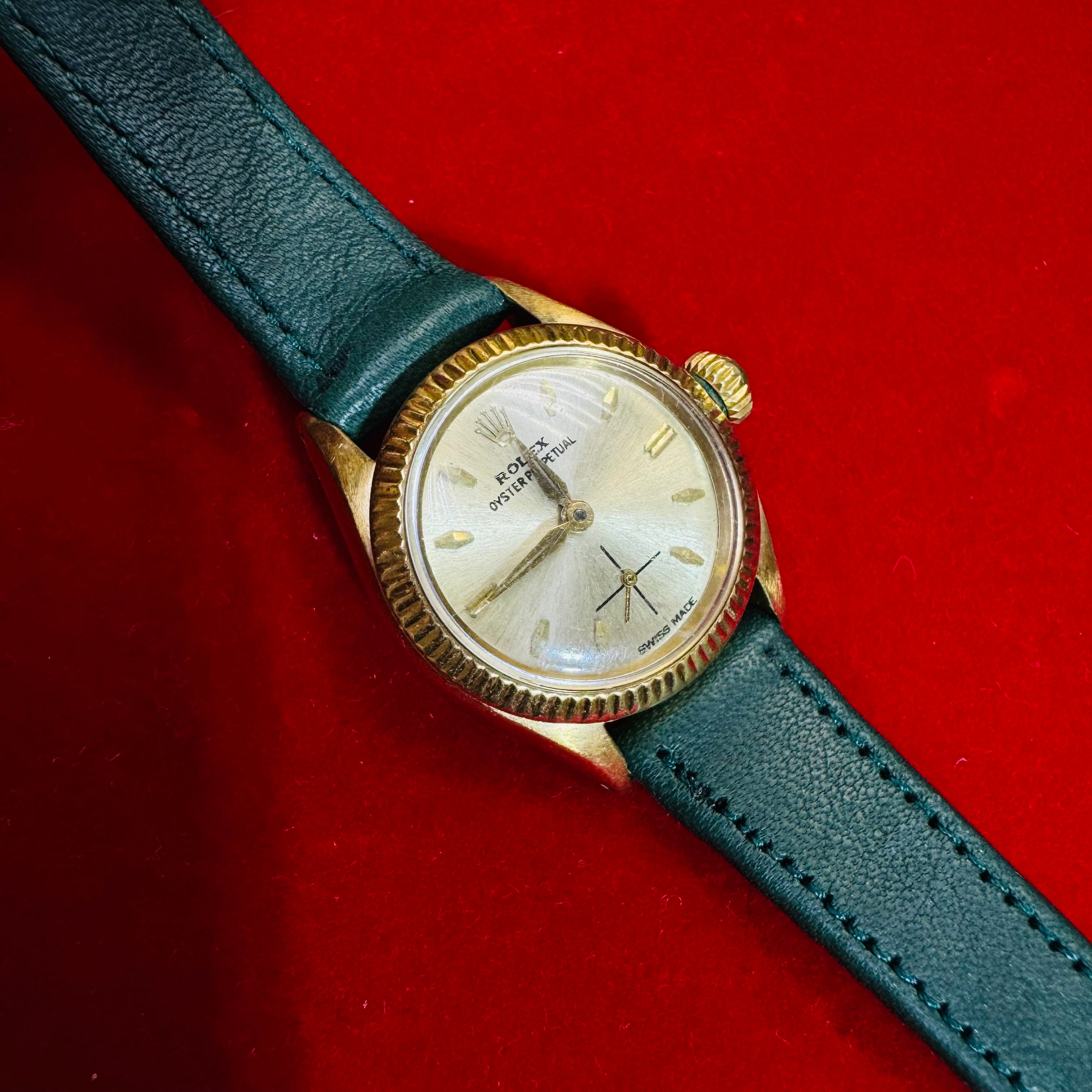 26mm 18K Yellow Gold Vintage 1950s Ladies Wristwatch with Second Hand