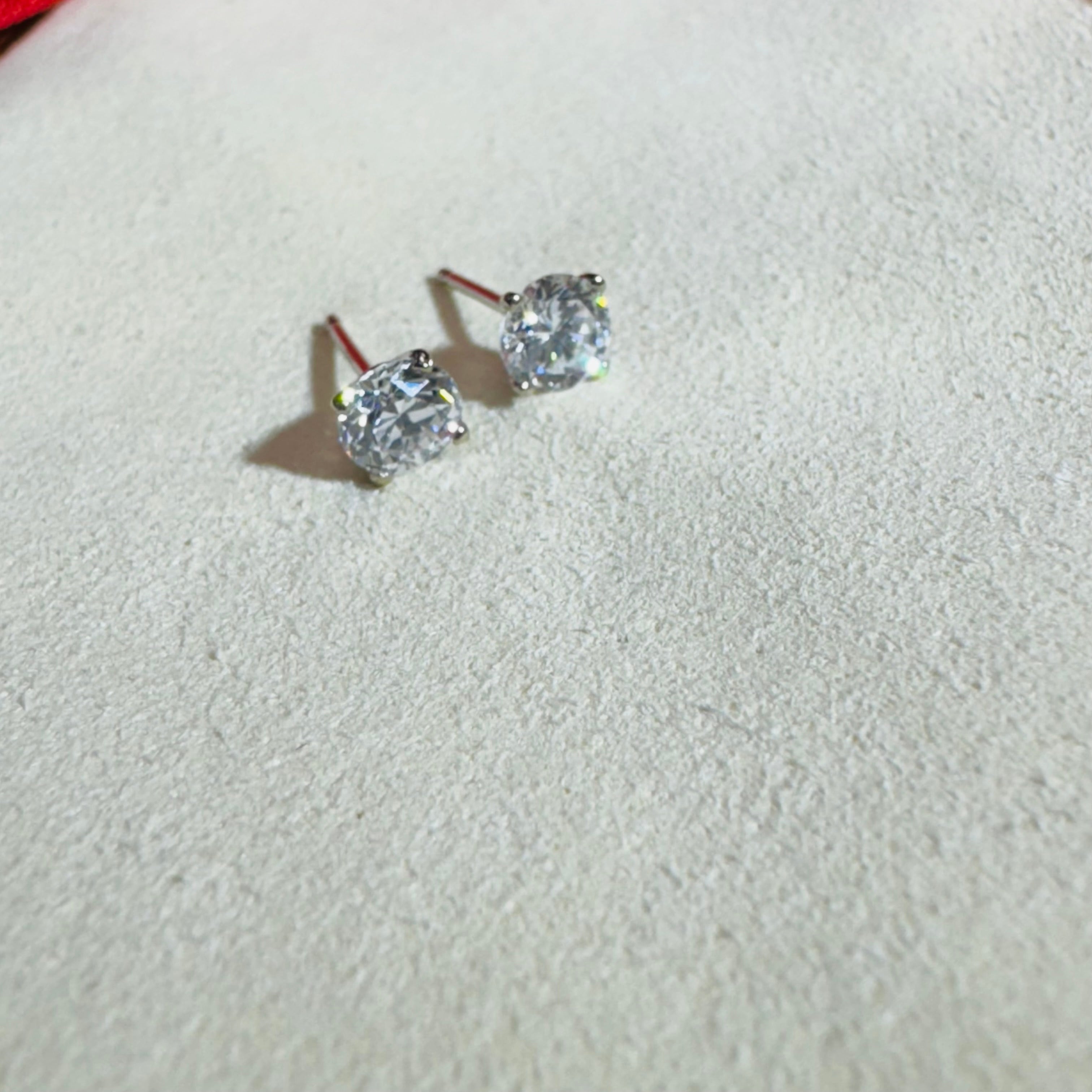 .97CT 14K White Gold Round European Cut Diamond Earing Studs