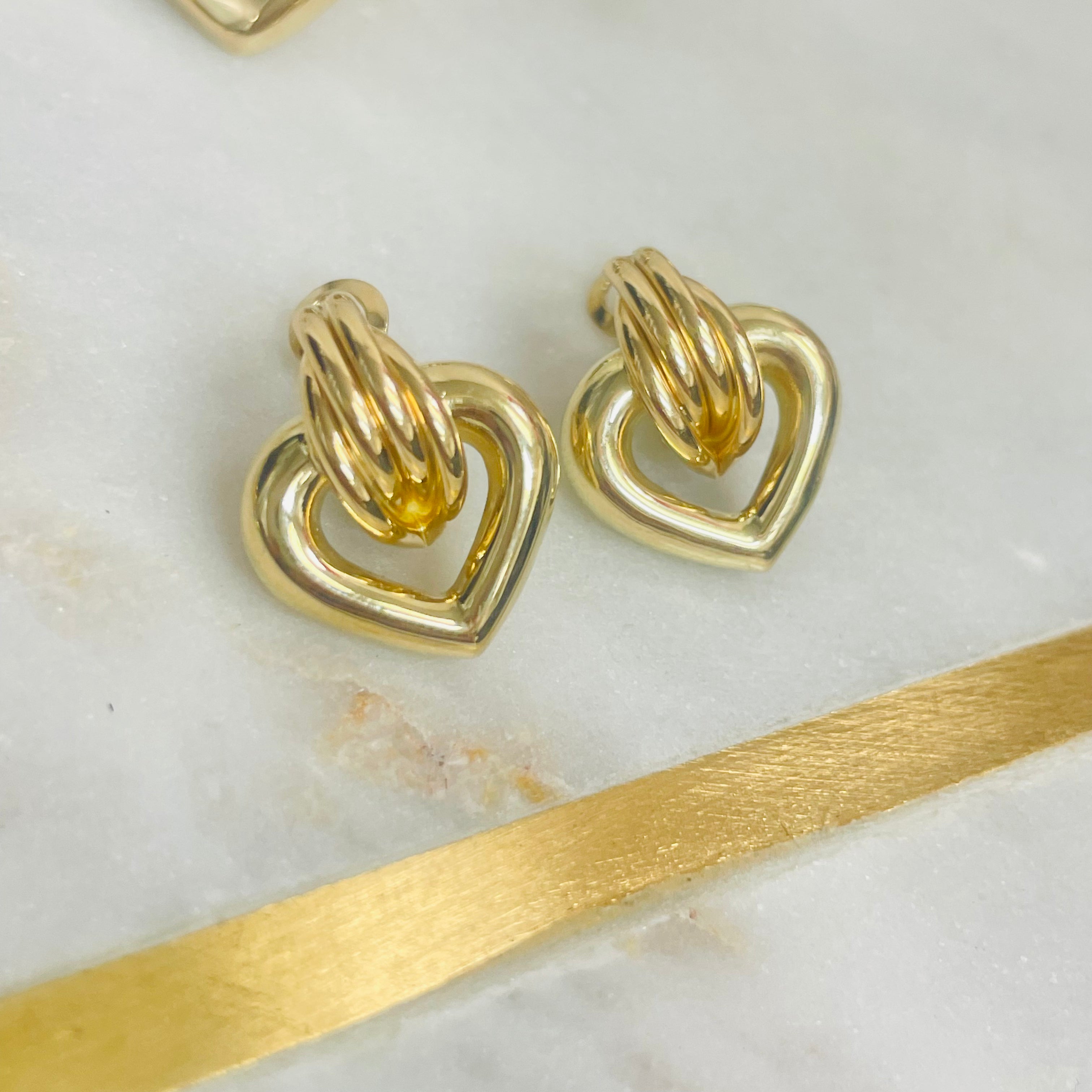 Cute! 14K Gold Chubby Fluted Abstract Heart Omega Back Earrings