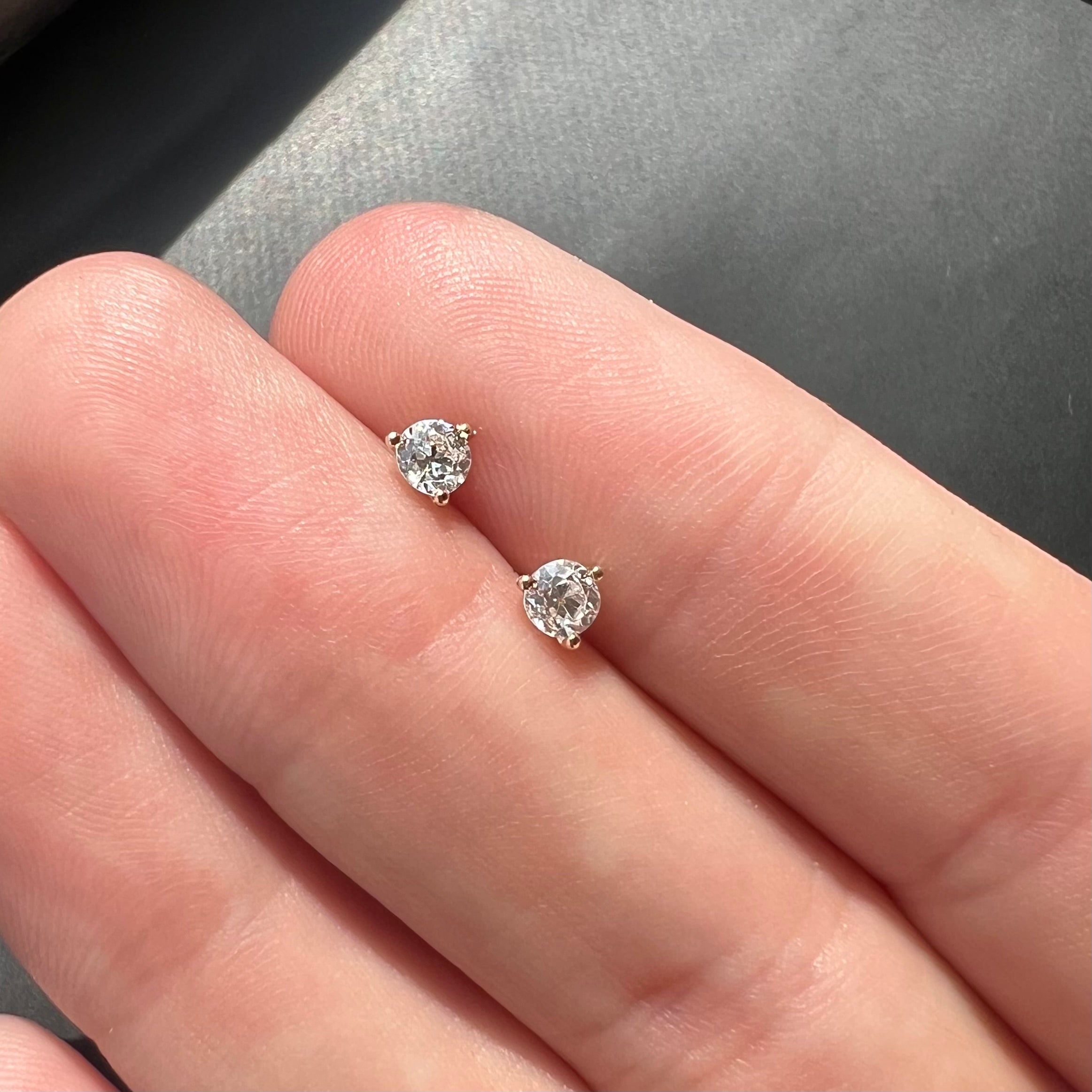 14K Yellow Gold Round Diamond Earring Studs