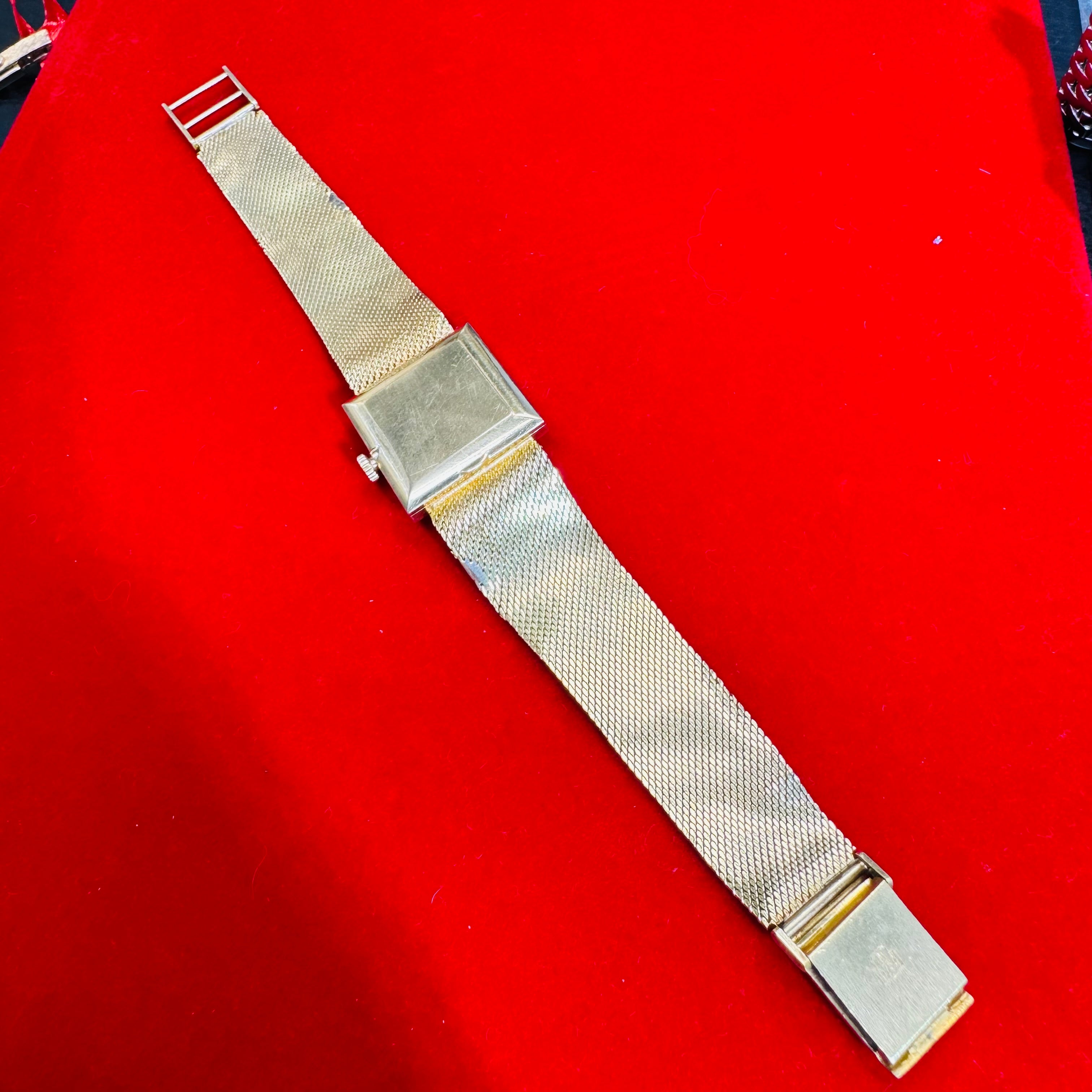 Retro Jaegre le Coultre Solid 18K Yellow Gold Mens Wristwatch 7-7.5”