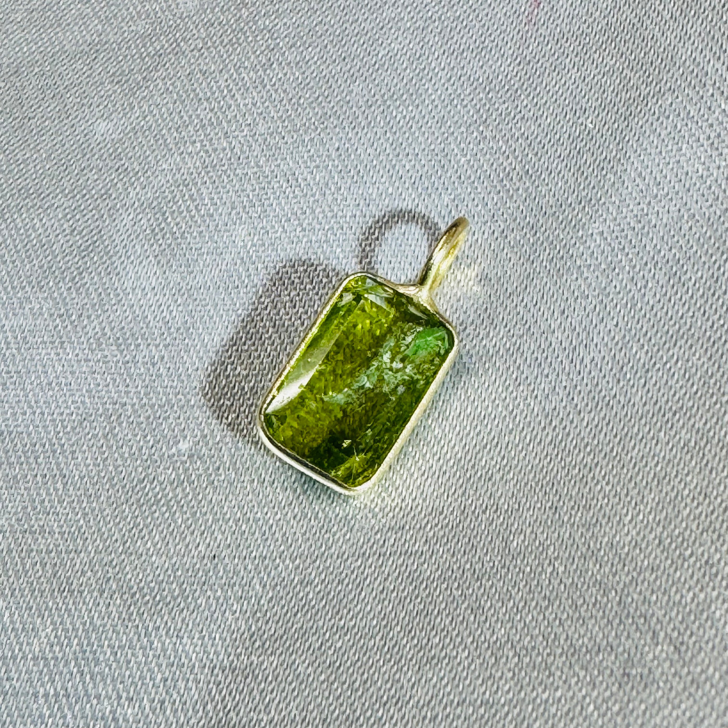 2.5CT Green Tourmaline Pendant 14K Yellow Gold