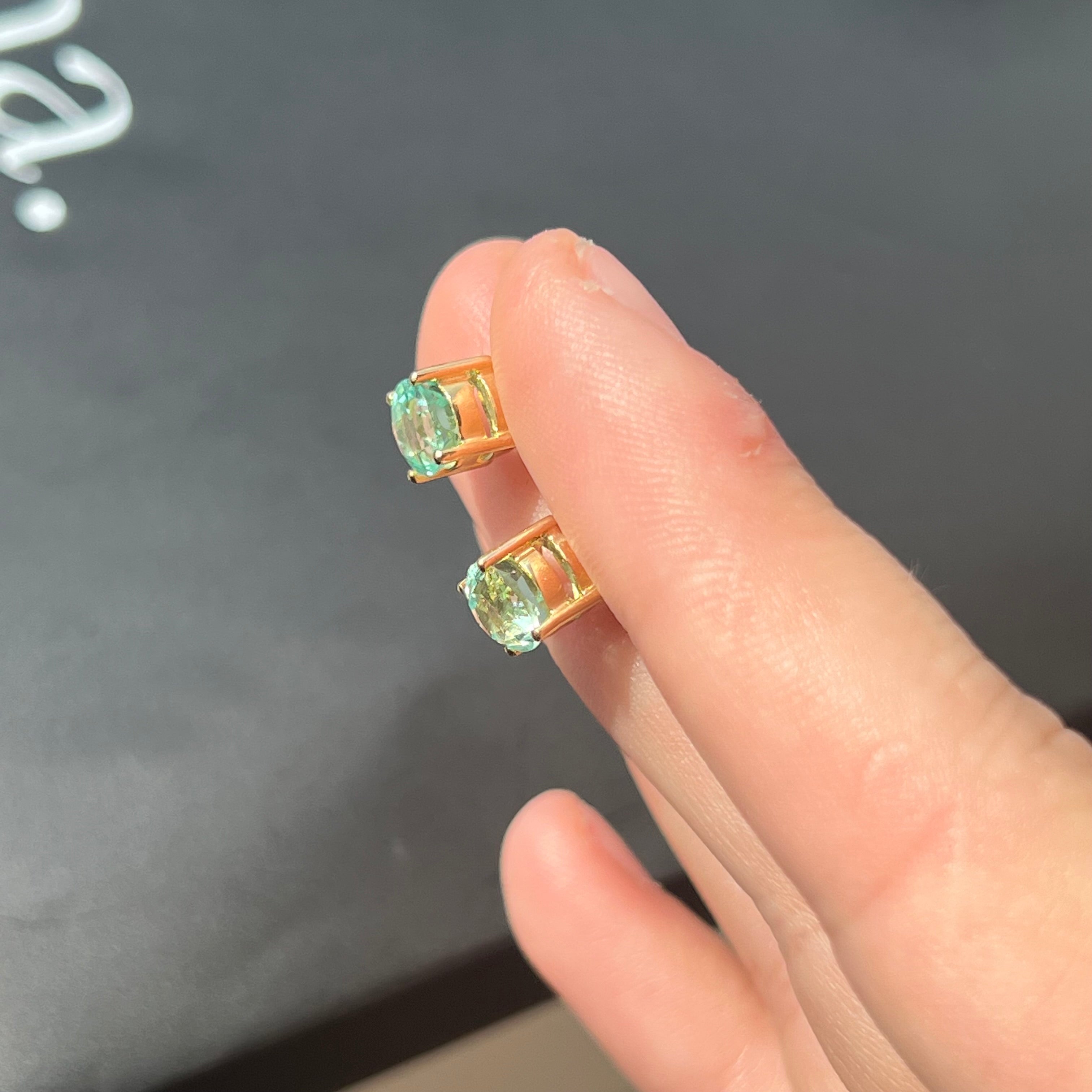 18K Yellow Gold Colombian Emerald Round Stud Earrings