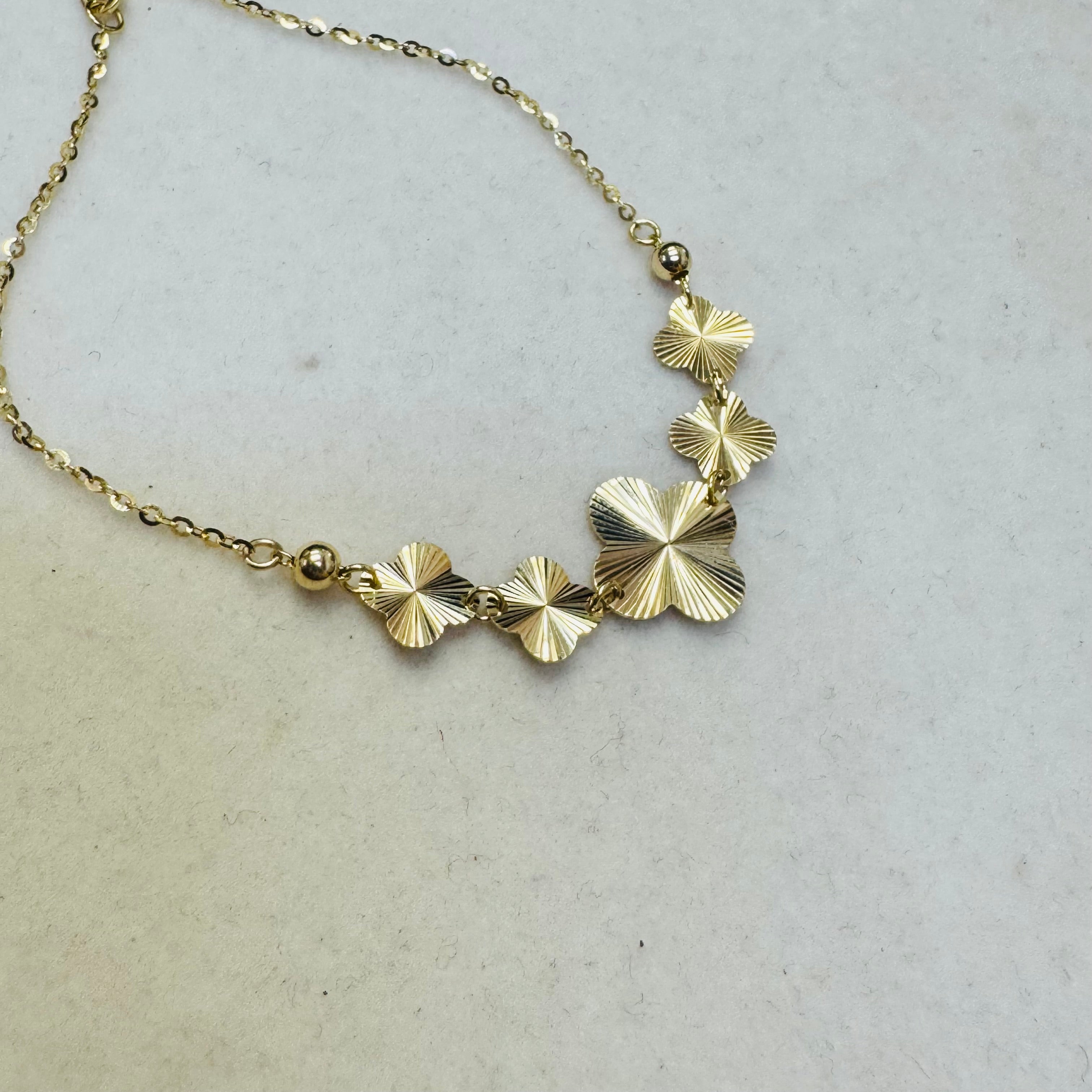 10K Yellow Gold Engine Turned Flower Clover Bracelet 7-8"