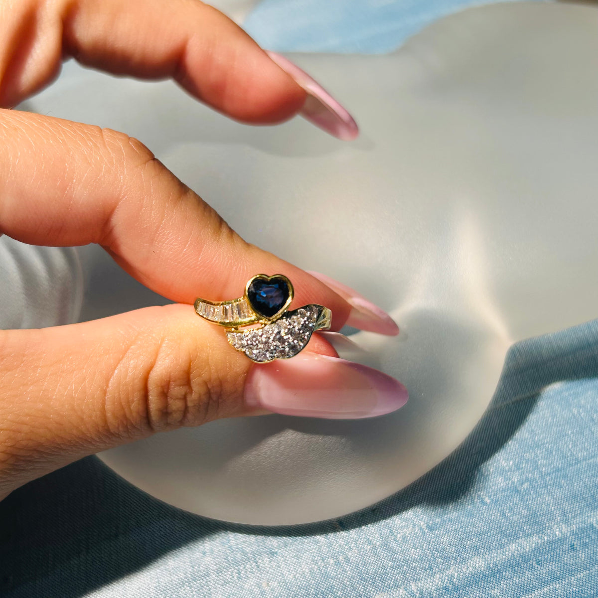 18K Yellow Gold Natural Diamond And Natural Blue Sapphire Size 6.5