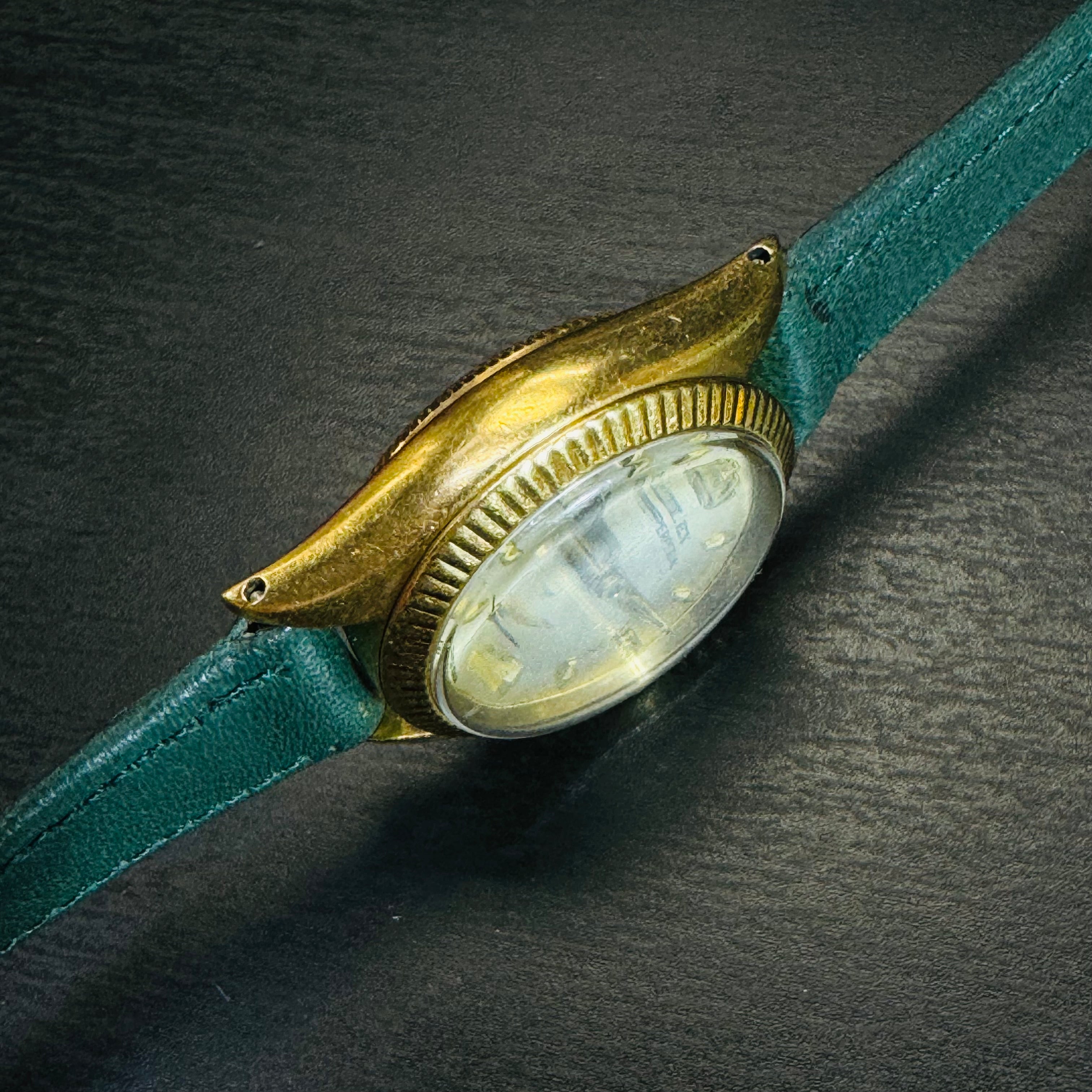 26mm 18K Yellow Gold Vintage 1950s Ladies Wristwatch with Second Hand