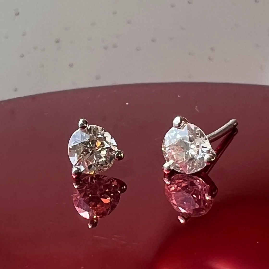 14K White Gold Round Diamond Earing Studs