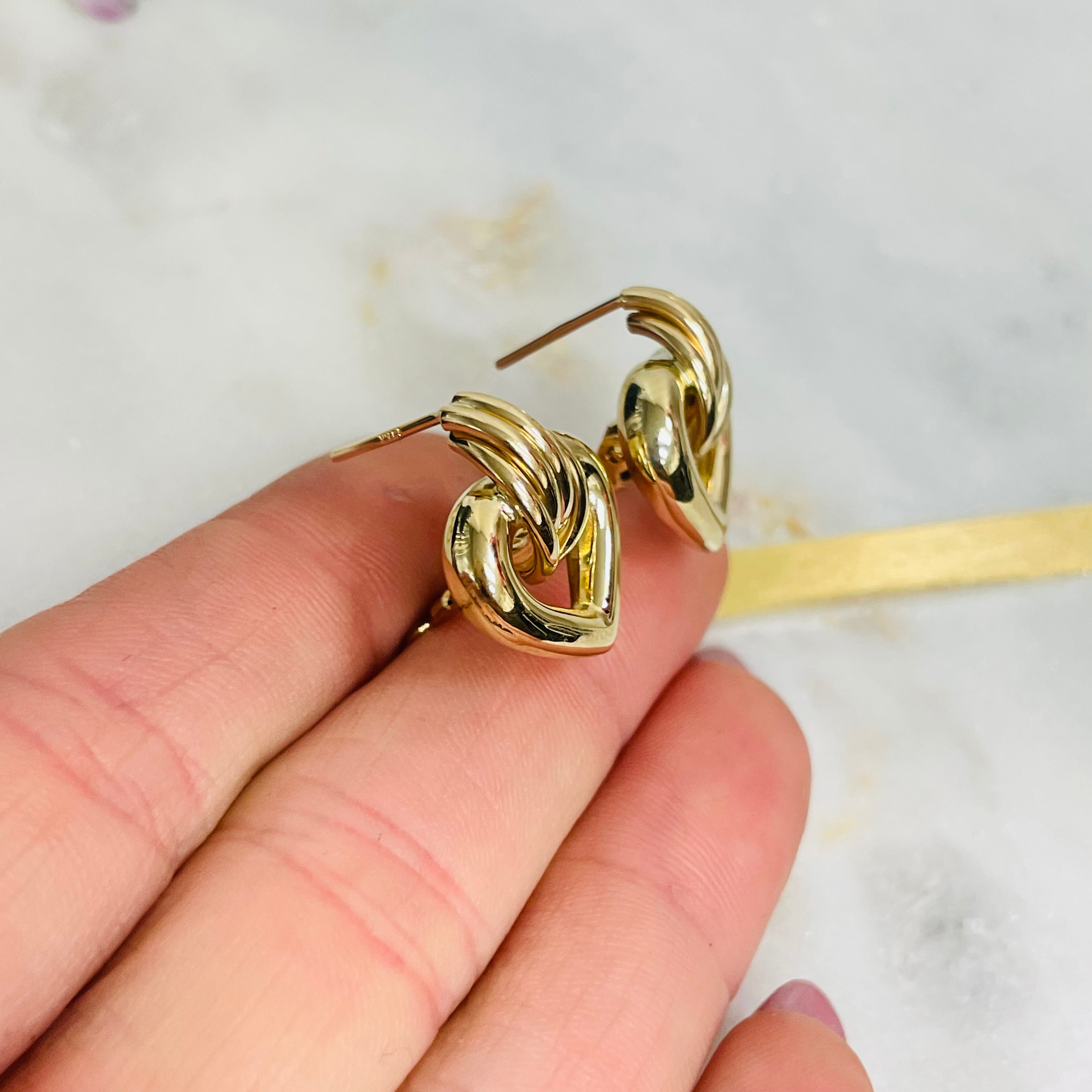 Cute! 14K Gold Chubby Fluted Abstract Heart Omega Back Earrings
