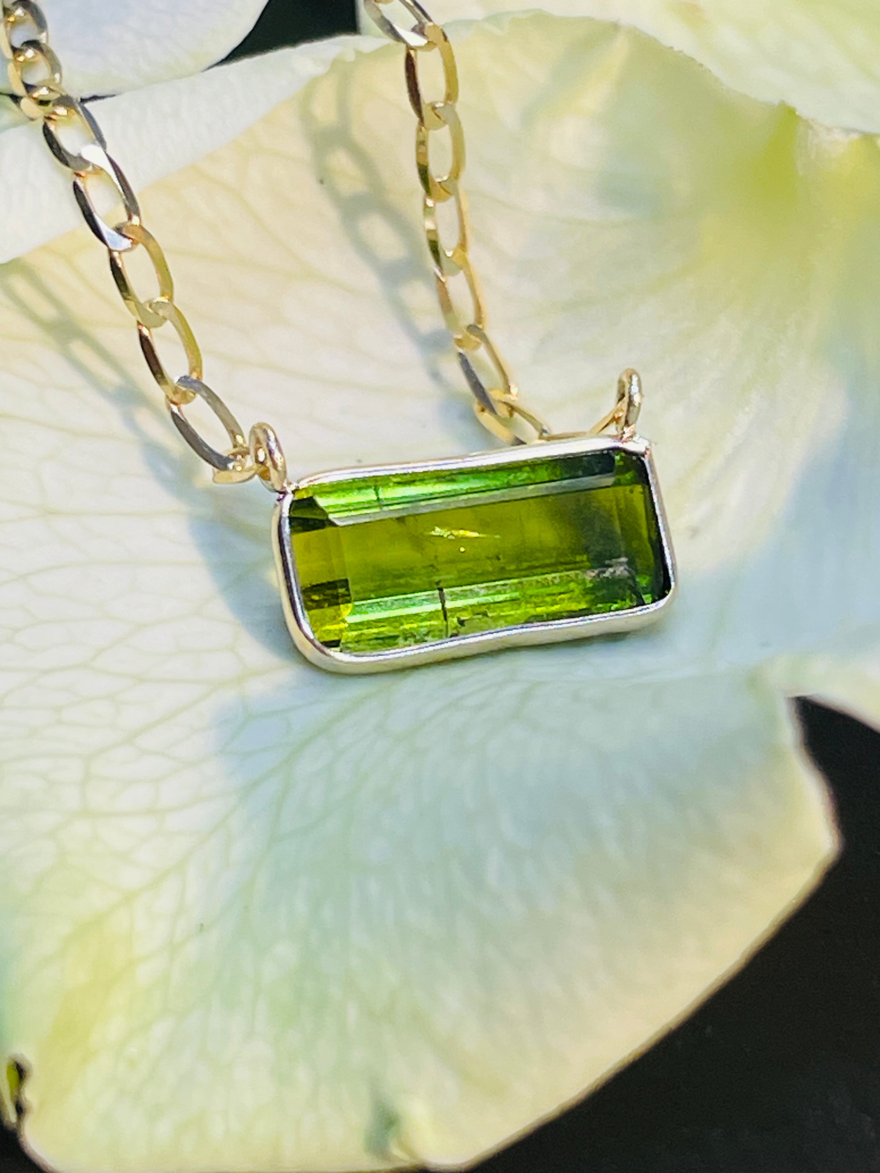 Green Tourmaline and Solid 14K Yellow Gold Curb Link Chain Necklace 16"