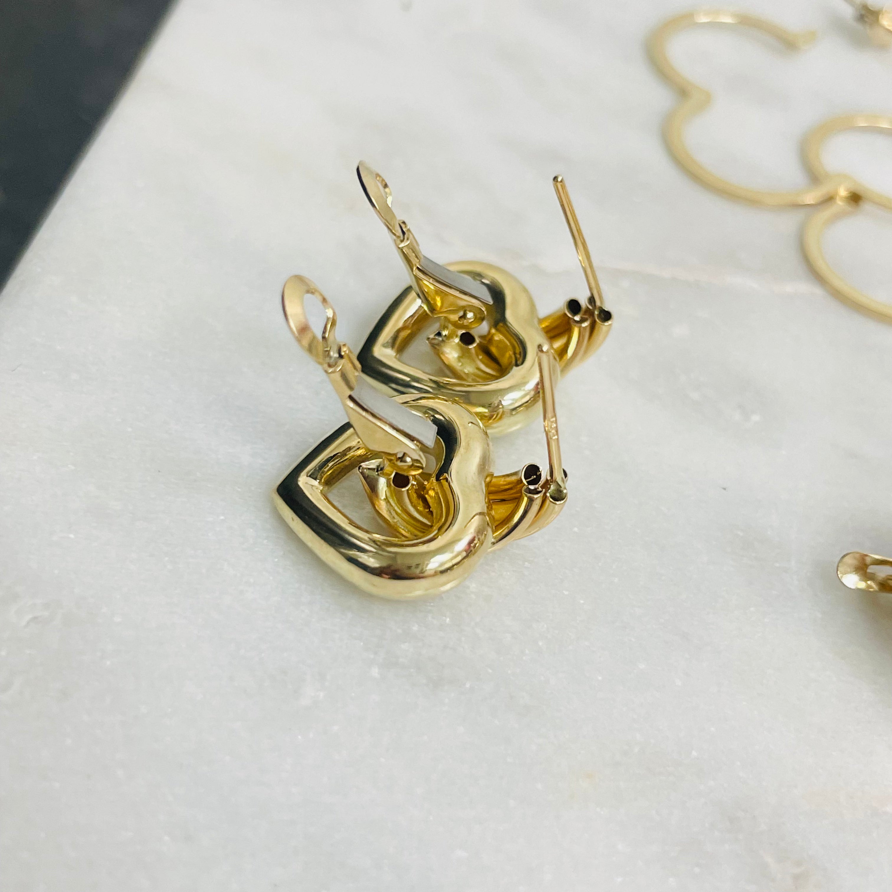 Cute! 14K Gold Chubby Fluted Abstract Heart Omega Back Earrings