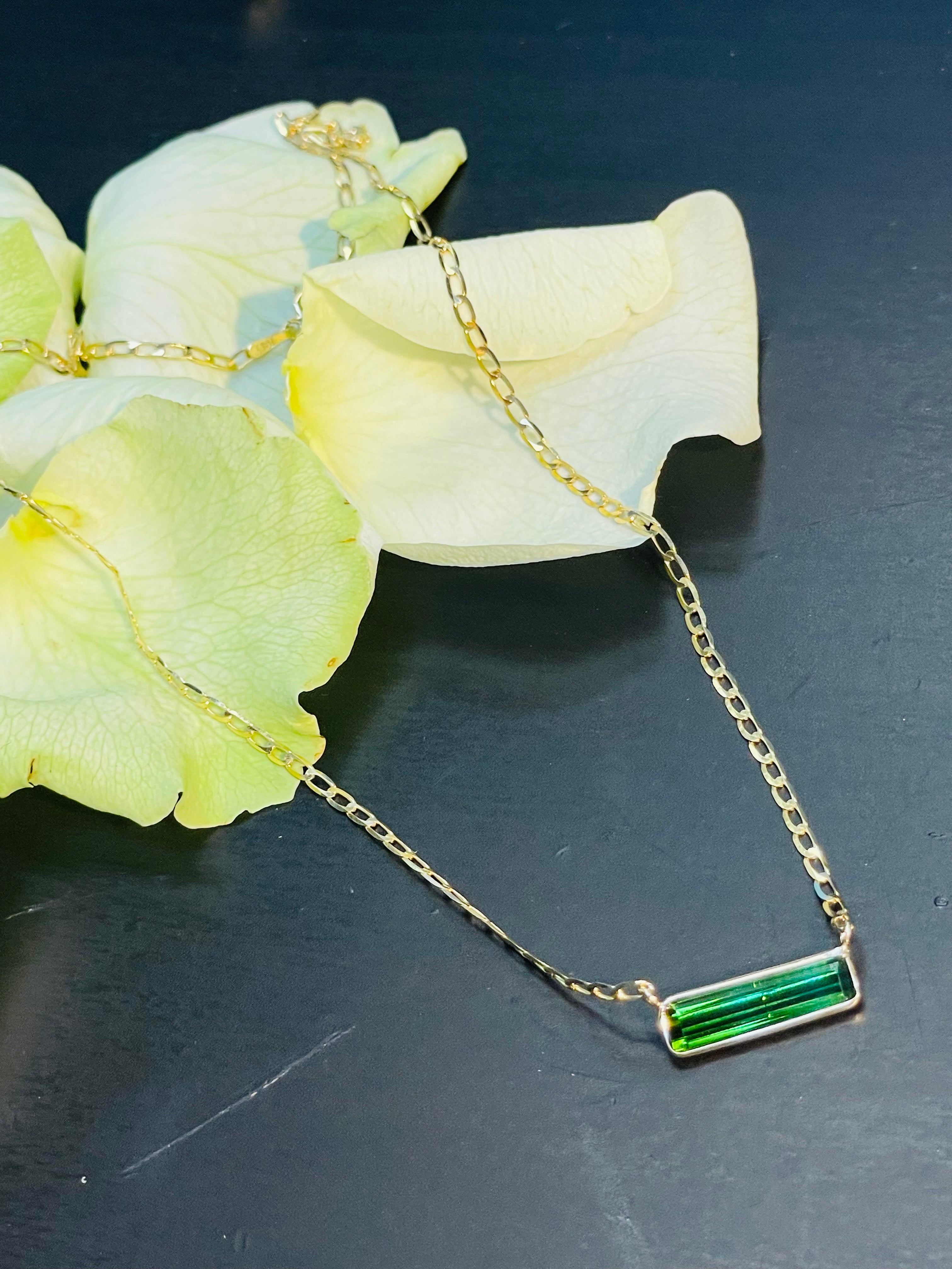 2CT Green Tourmaline and Solid 14K Yellow Gold Curb Link Chain Necklace 16"