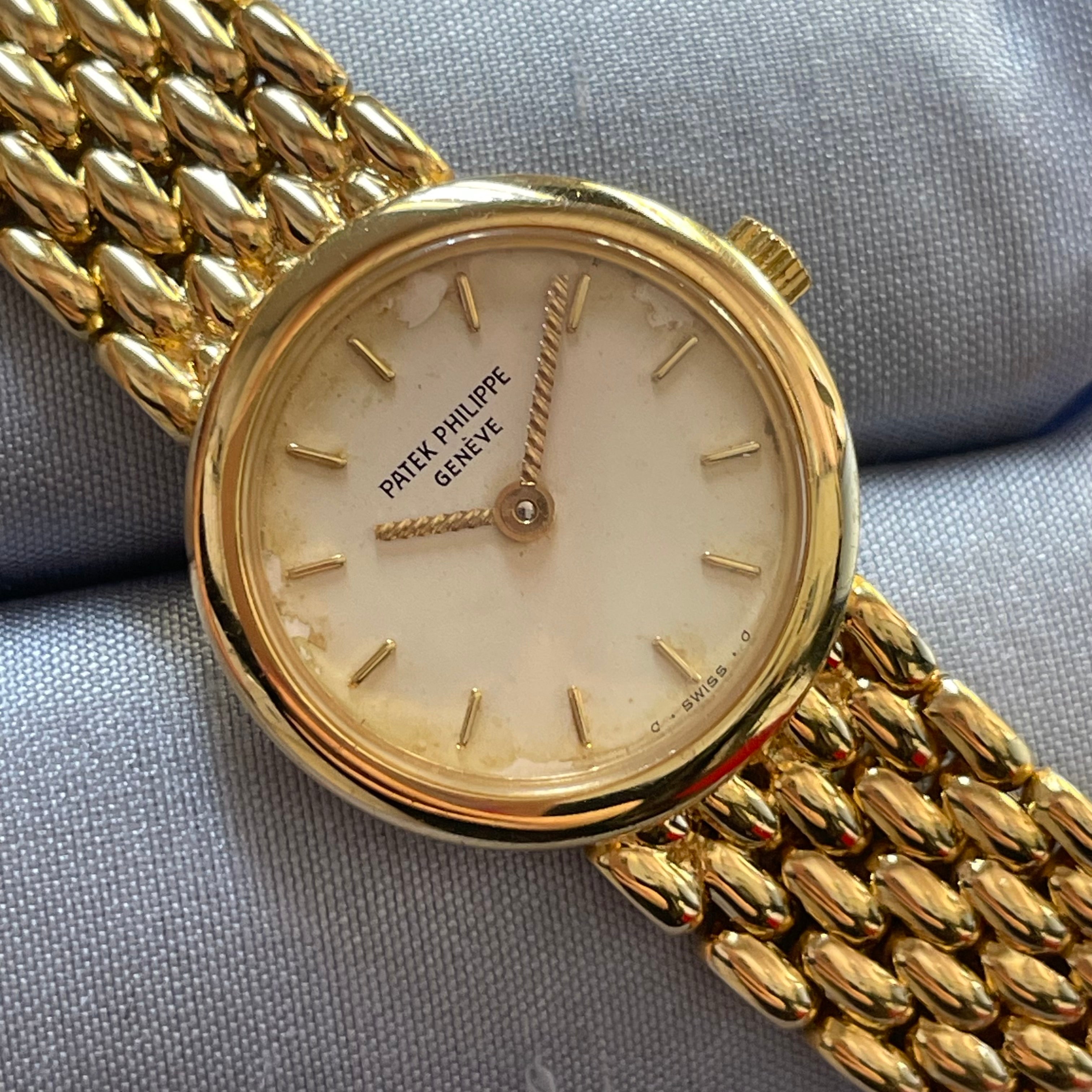 20mm Ladies Patek Phillips Calatrava 18K Yellow Gold