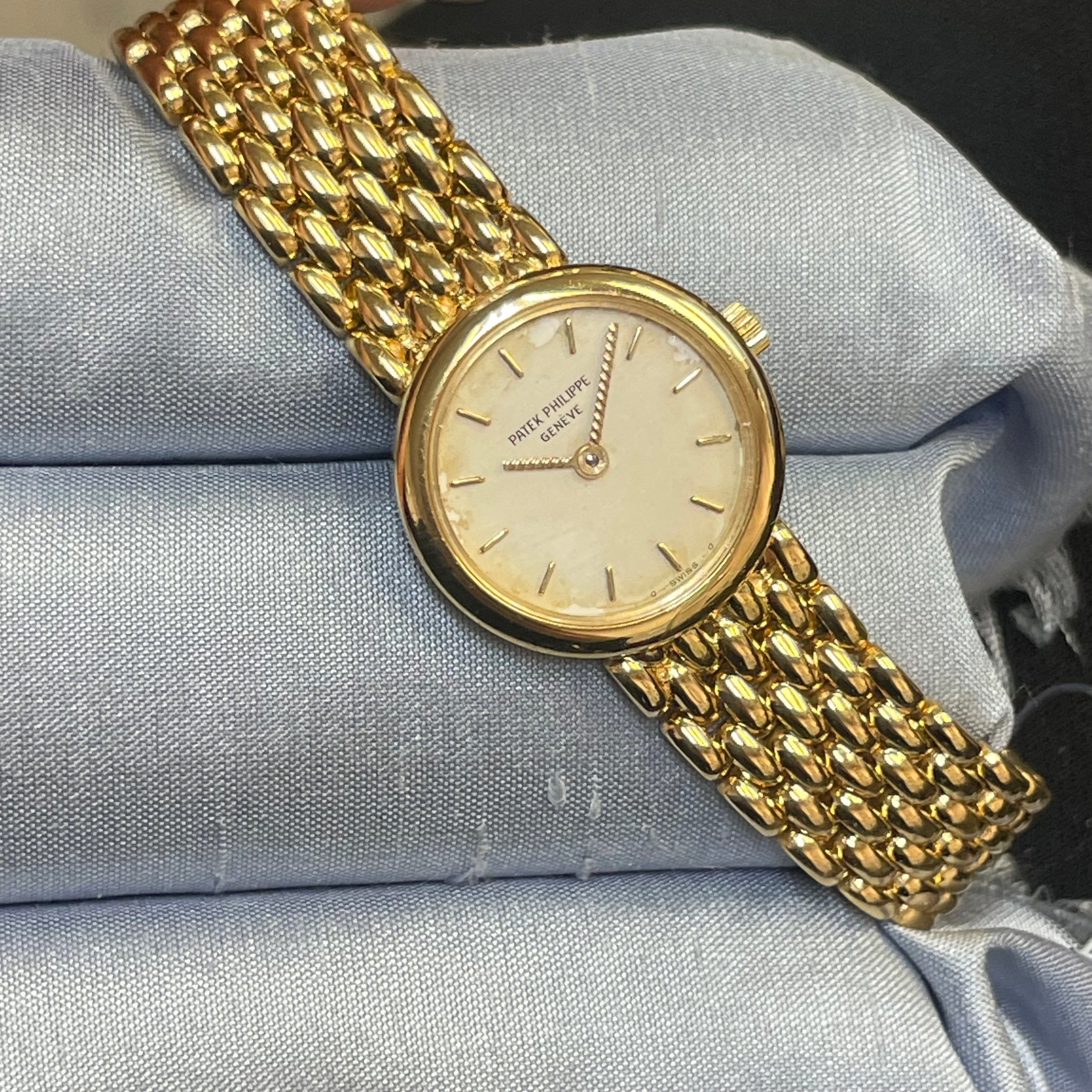 20mm Ladies Patek Phillips Calatrava 18K Yellow Gold