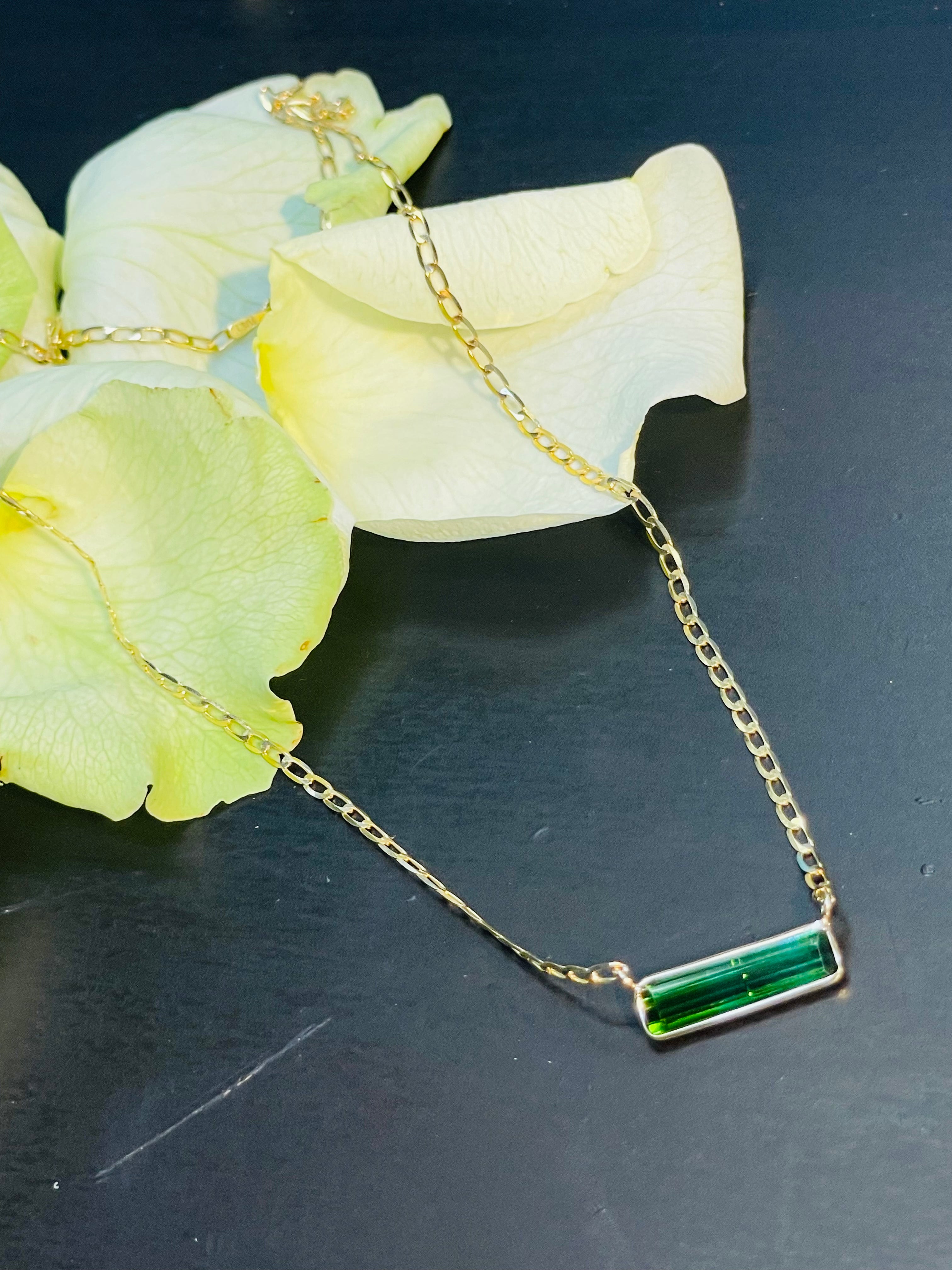 2CT Green Tourmaline and Solid 14K Yellow Gold Curb Link Chain Necklace 16"