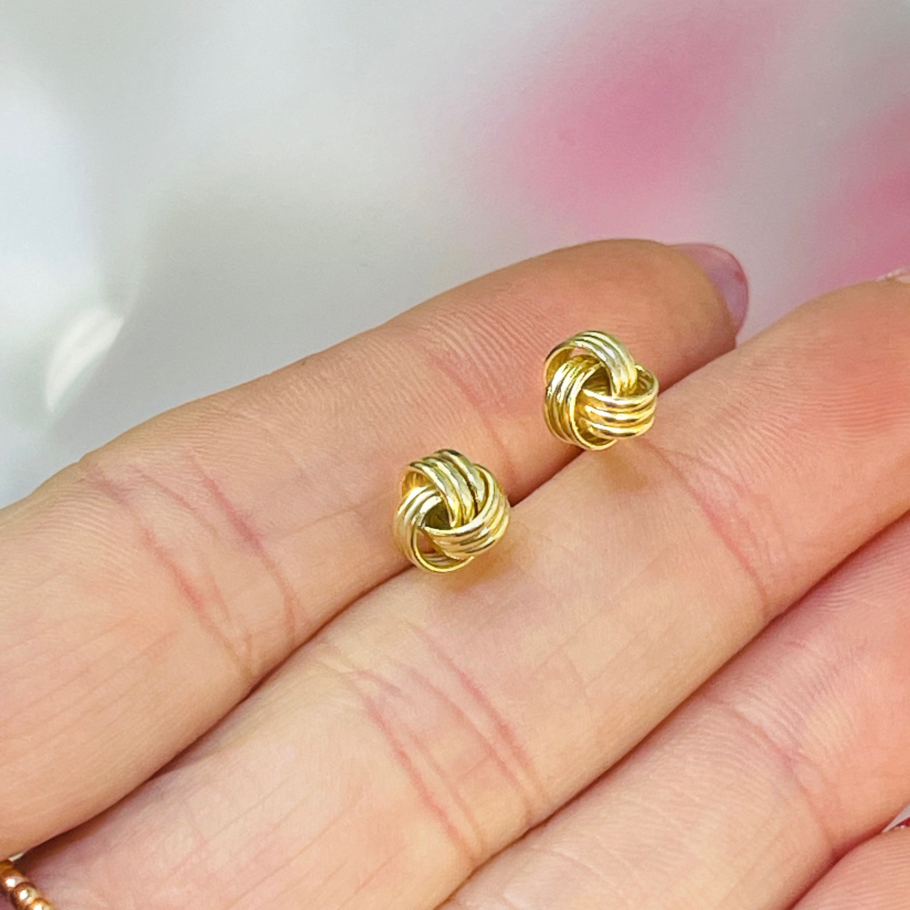 Classic 7mm Dimensional Knot 14K Yellow Gold Earring Studs