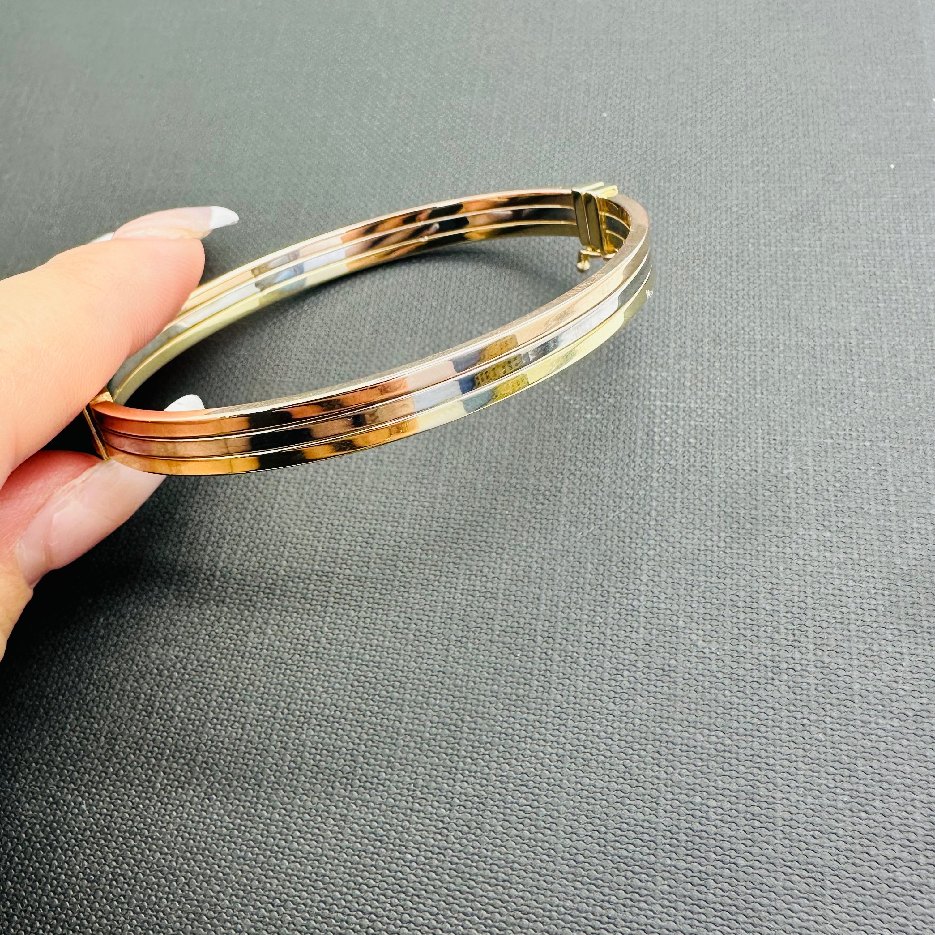 Nice! 14K Solid Tri color Gold Bangle