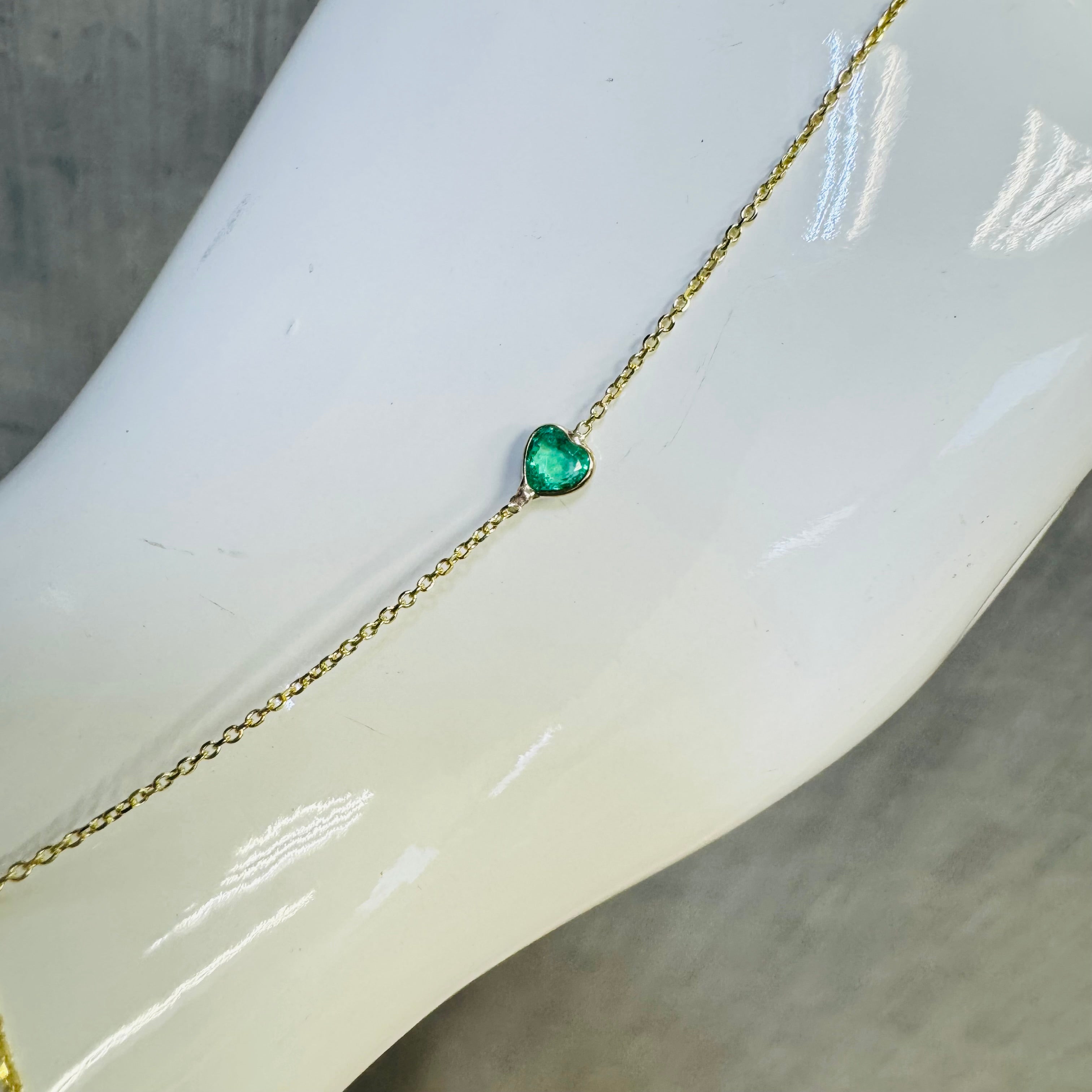 14K Yellow Gold Heart Emerald Handchain