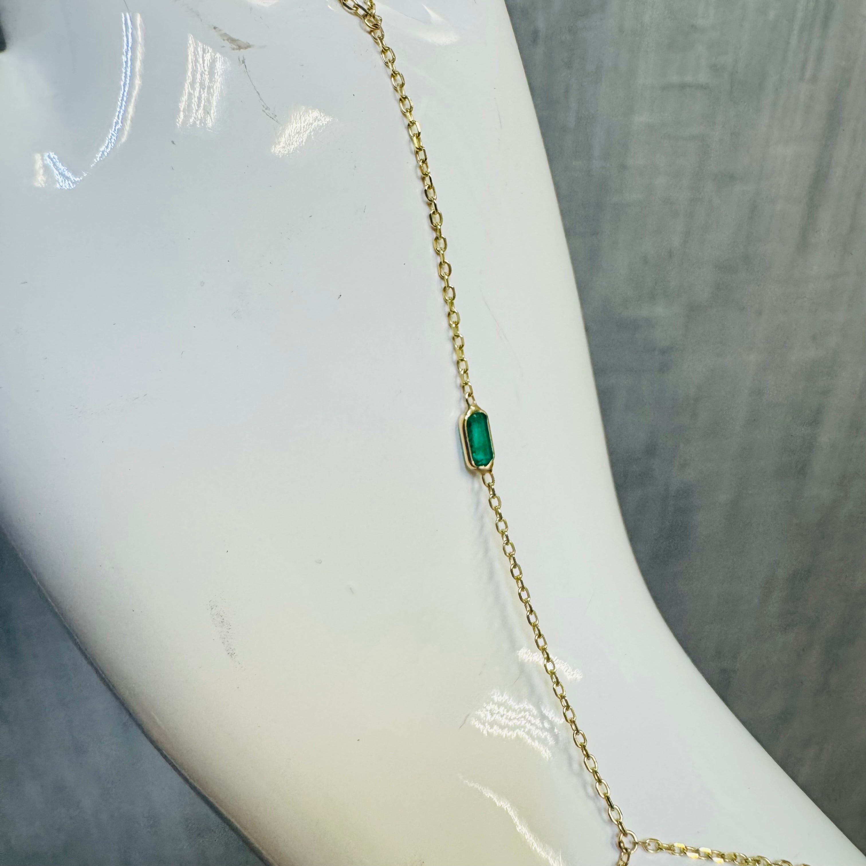 14k Yellow Gold Colombian Emerald Handchain