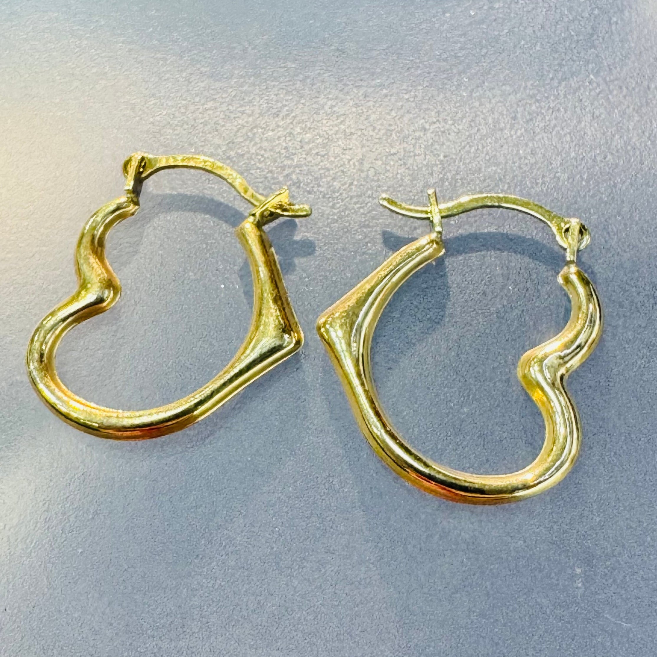 1/2” 14K Yellow Gold Heart Hoop Earrings