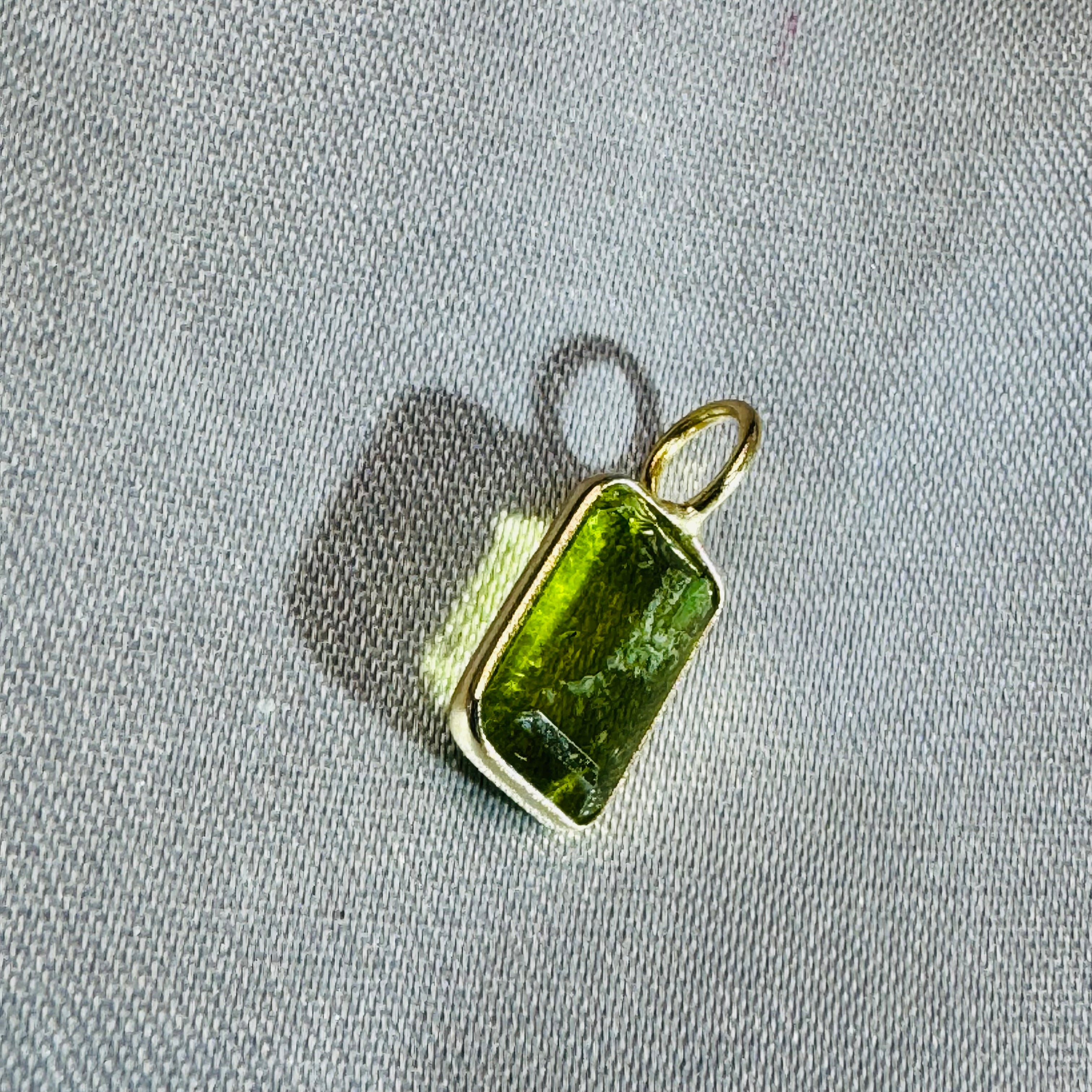 2.5CT Green Tourmaline Pendant 14K Yellow Gold