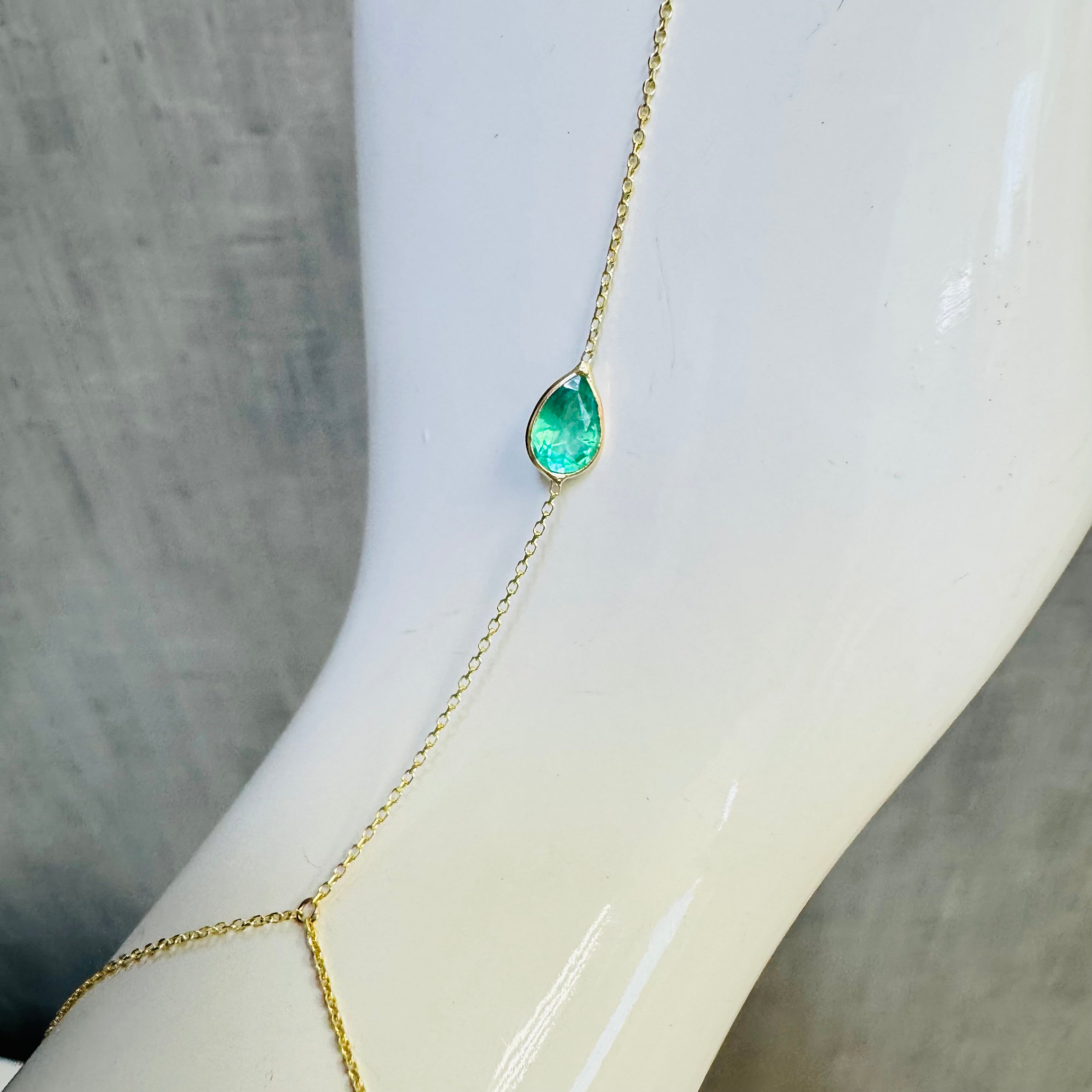 14K Yellow Gold Pear Emerald Handchain