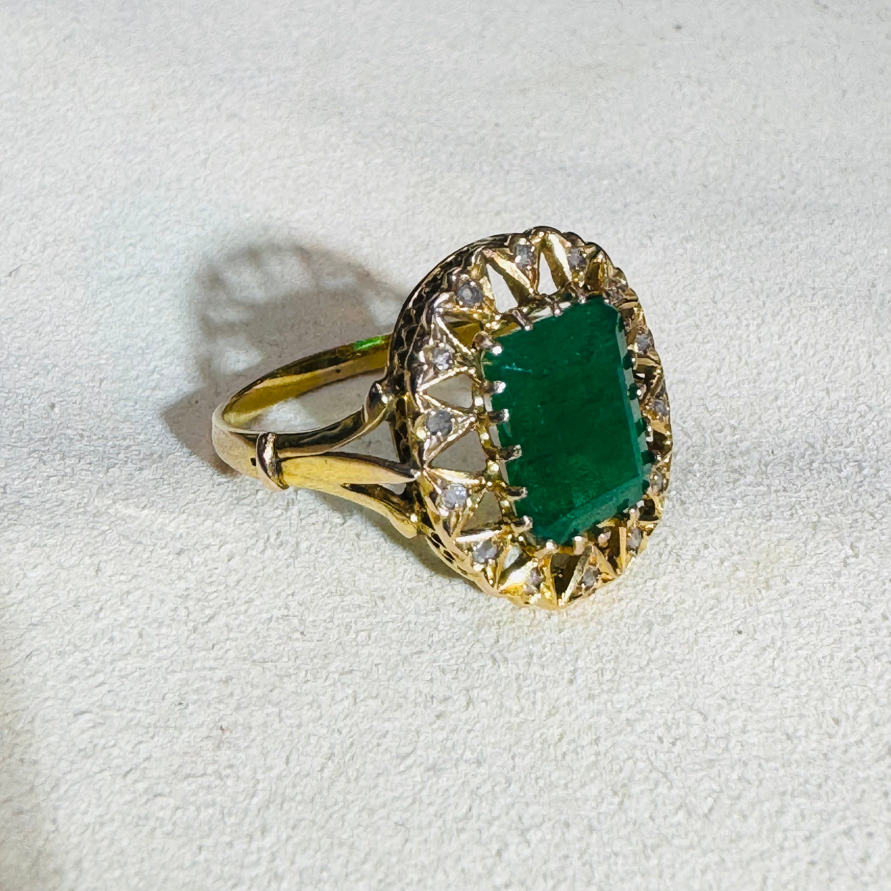 Solid 18K Yellow Gold Emerald and Rose Diamond Ring Size 7.5