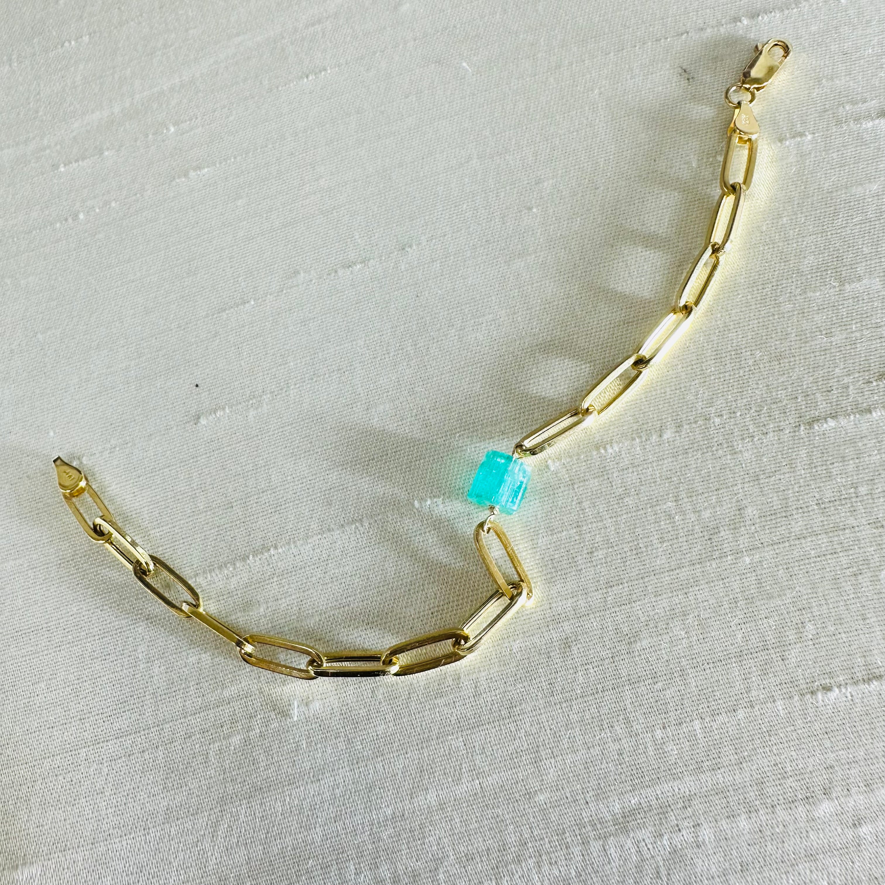 14K Yellow Gold Paper Clip With Emerald In The Center