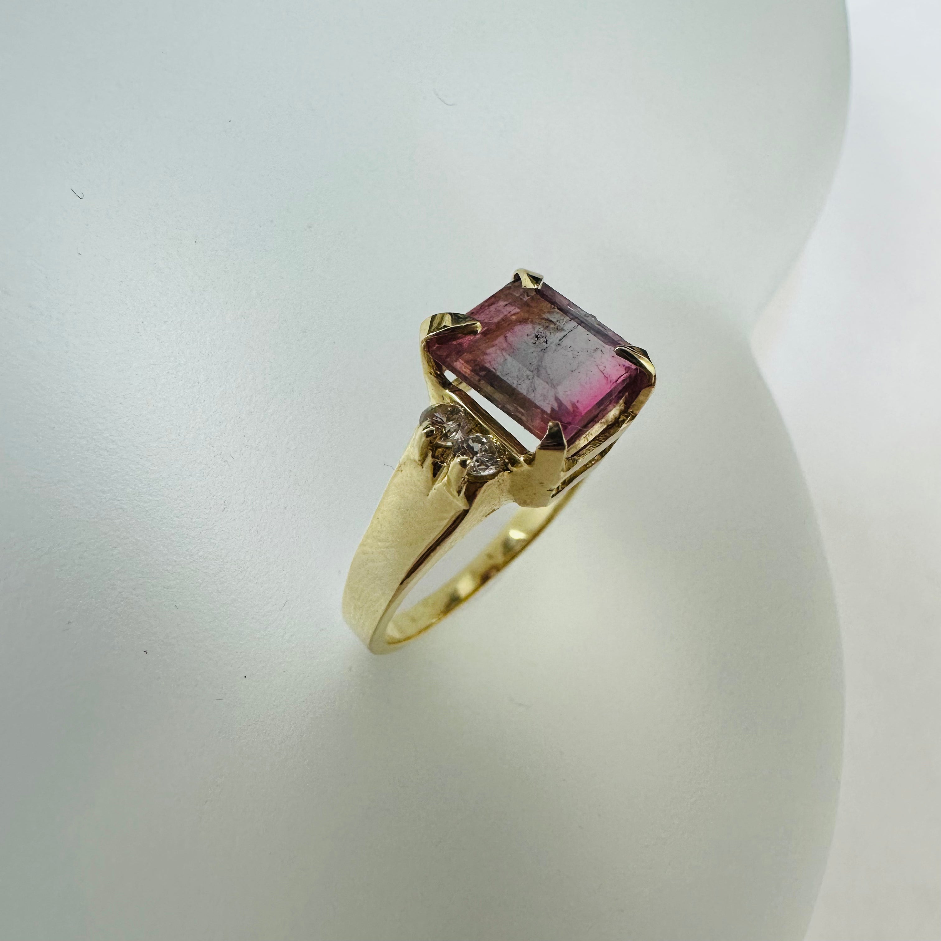 14K Beautiful Ombre Tourmaline and Diamonds Ring Size 5.5