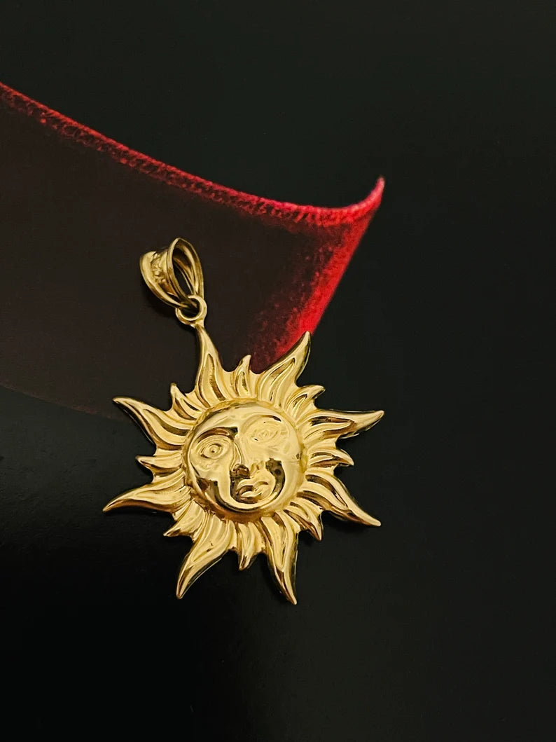 14 Yellow Gold Lovely 1.25" Detailed Sun with a Face Pendant Charm