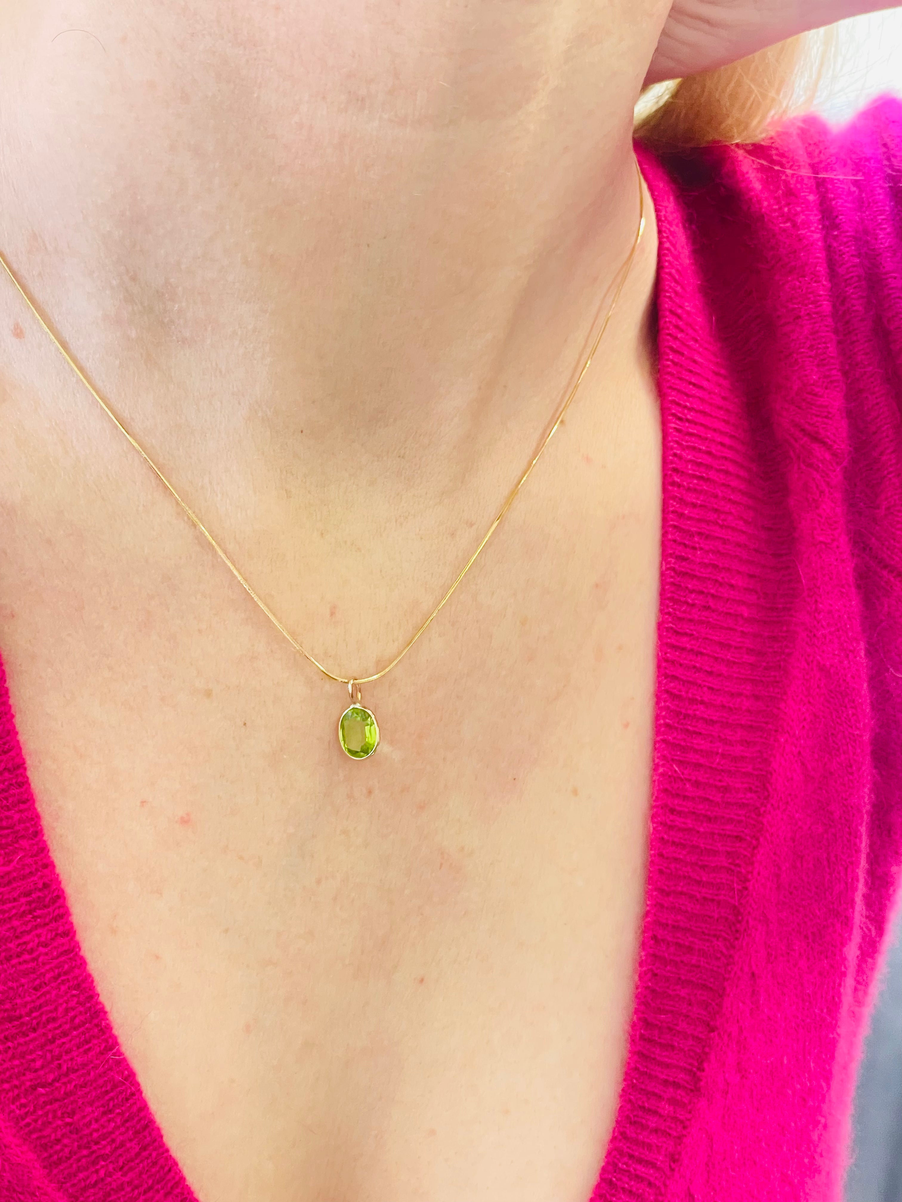 Natural Vivid Green Peridot Oval 14K Yellow Gold Gem Charm Pendant