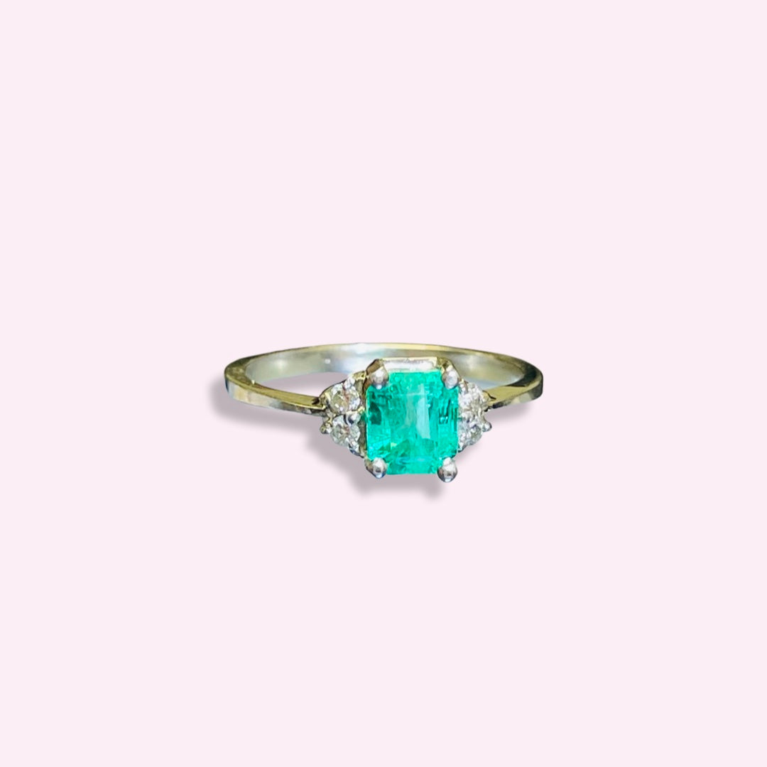 14Kt White Gold Natural Emerald Ring with Diamonds  sz 5.5