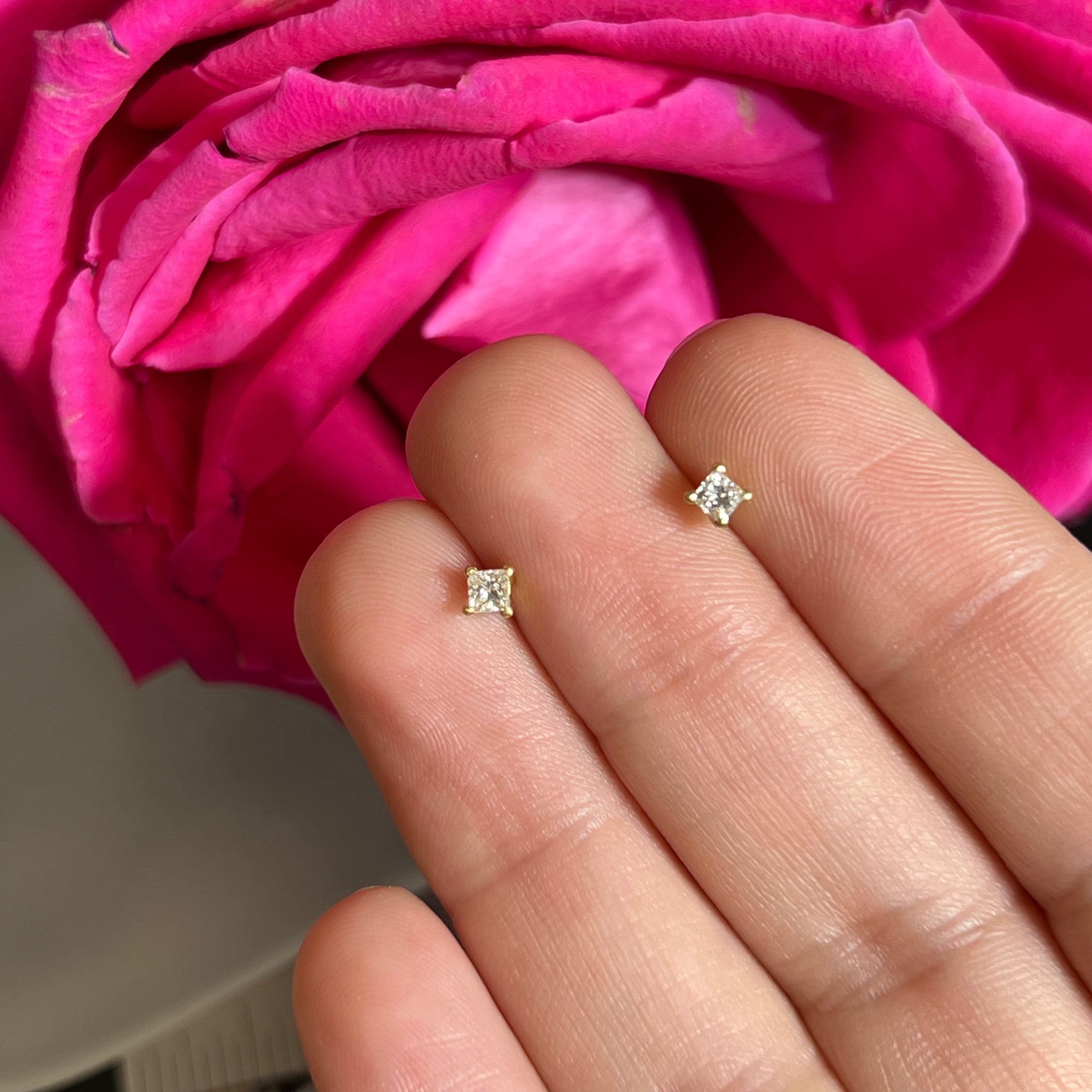 0.20ctw 18K Yellow Gold Natural Princess Cut Diamond Studs