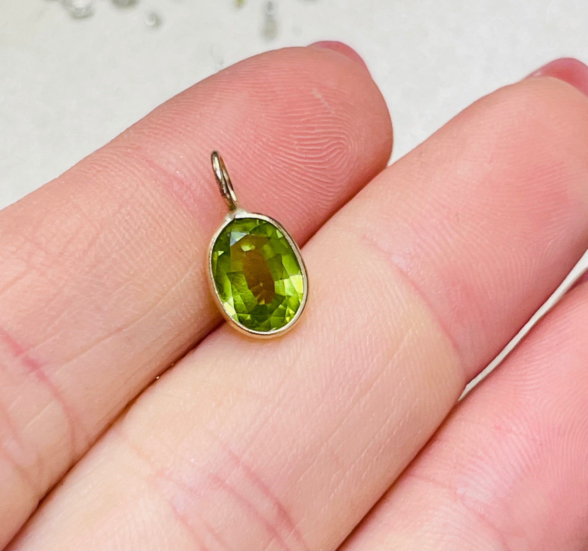 Natural Vivid Green Peridot Oval 14K Yellow Gold Gem Charm Pendant