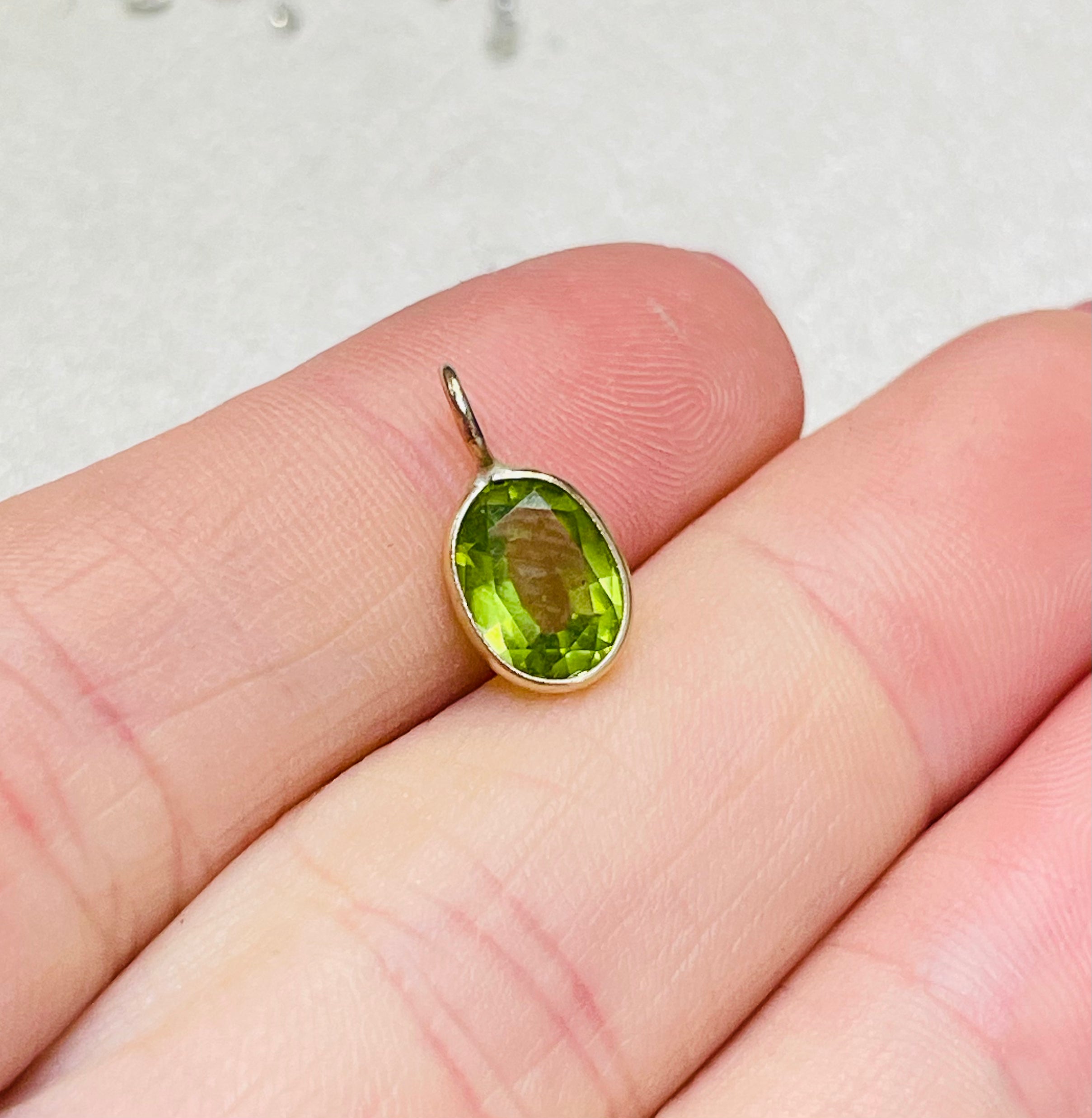 Natural Vivid Green Peridot Oval 14K Yellow Gold Gem Charm Pendant