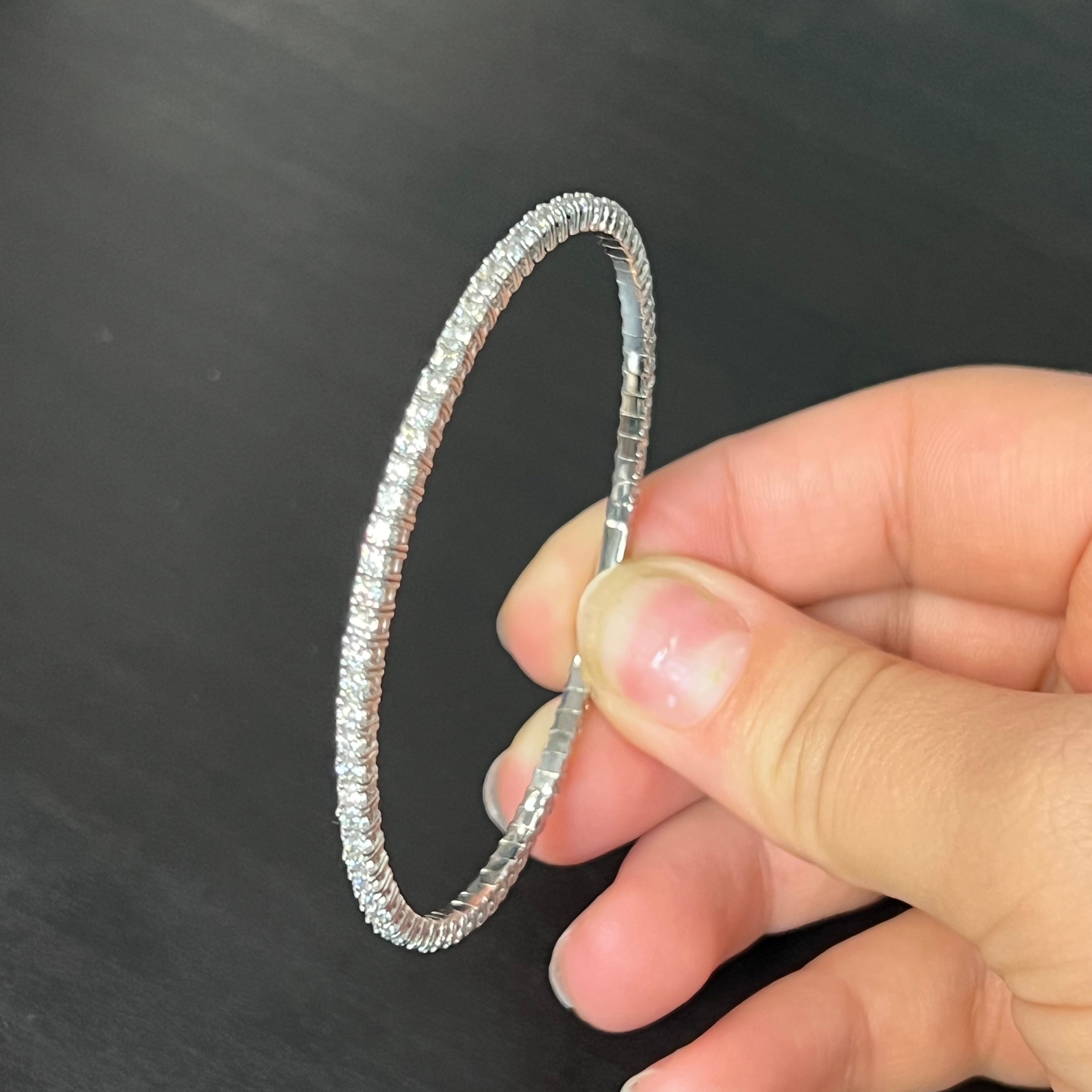 2.99ctw 18K White Gold Natural Diamond Flexible Bangle