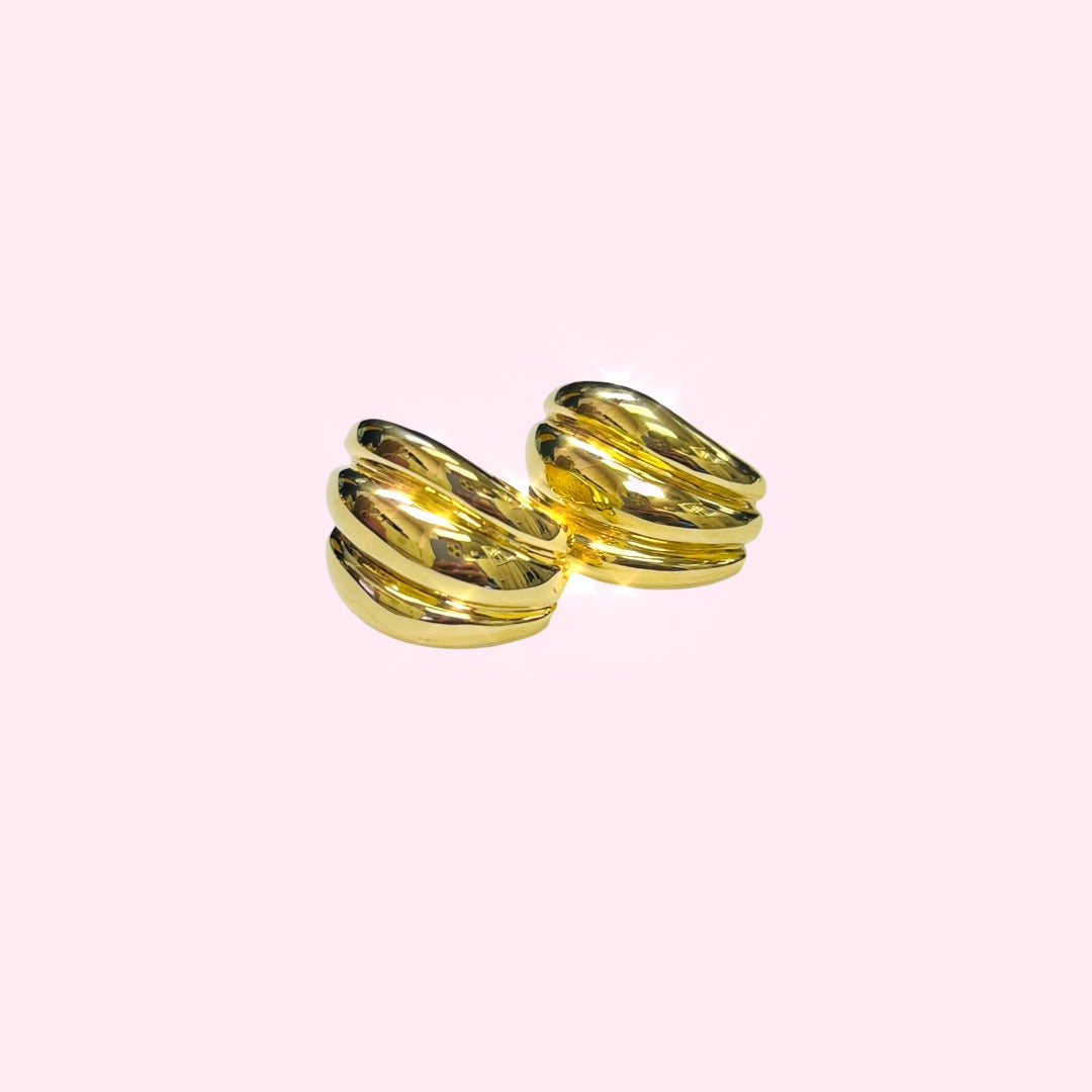 .75" Yellow Gold Linear Post Earrings