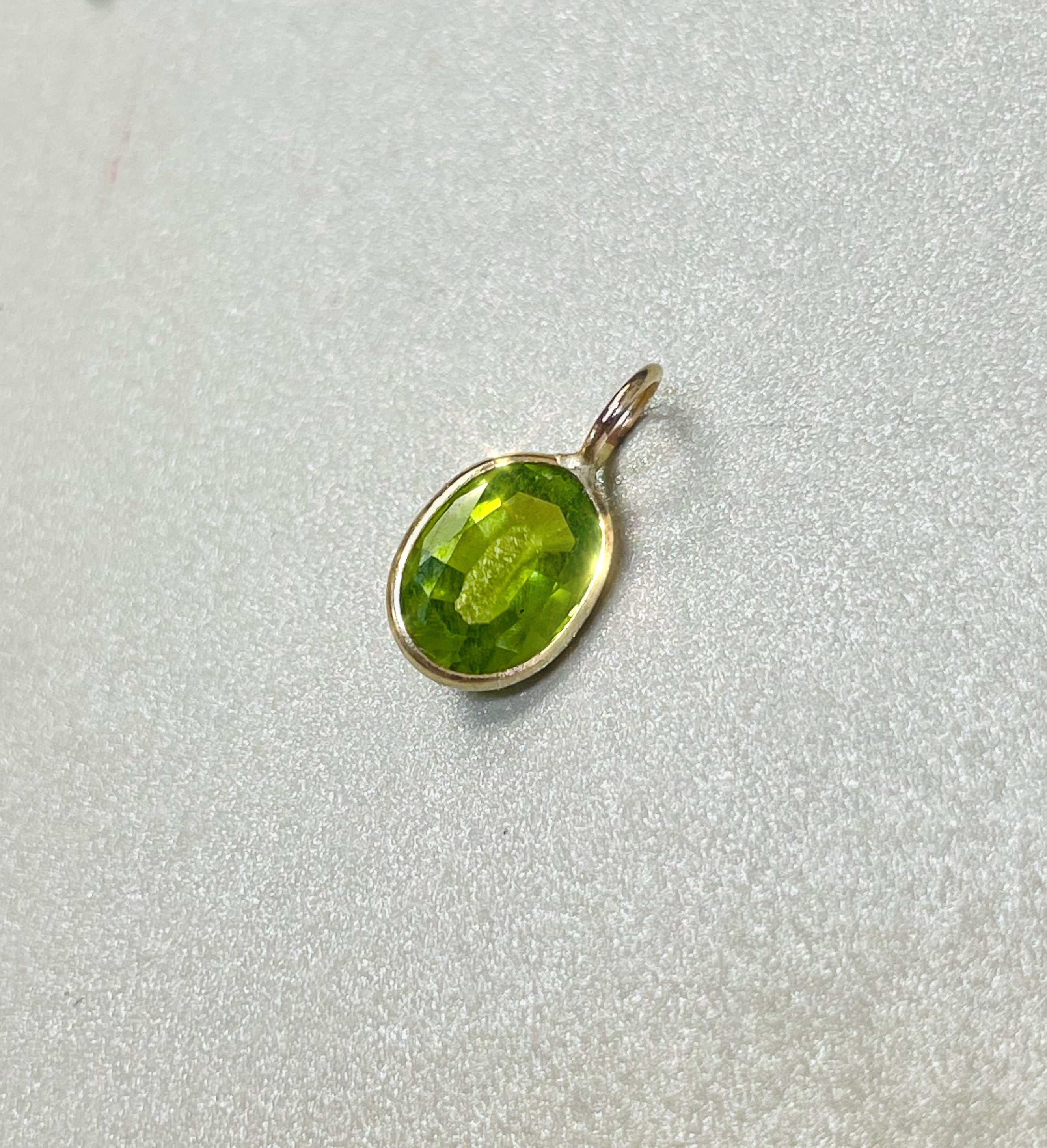 Natural Vivid Green Peridot Oval 14K Yellow Gold Gem Charm Pendant