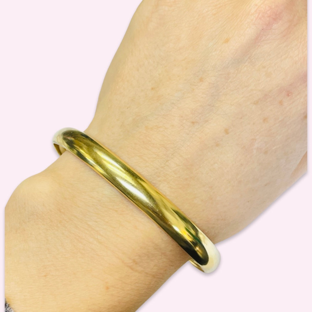 7.75" 14K Yellow Gold Smooth Rounded Hinged Bangle Bracelet 8mm