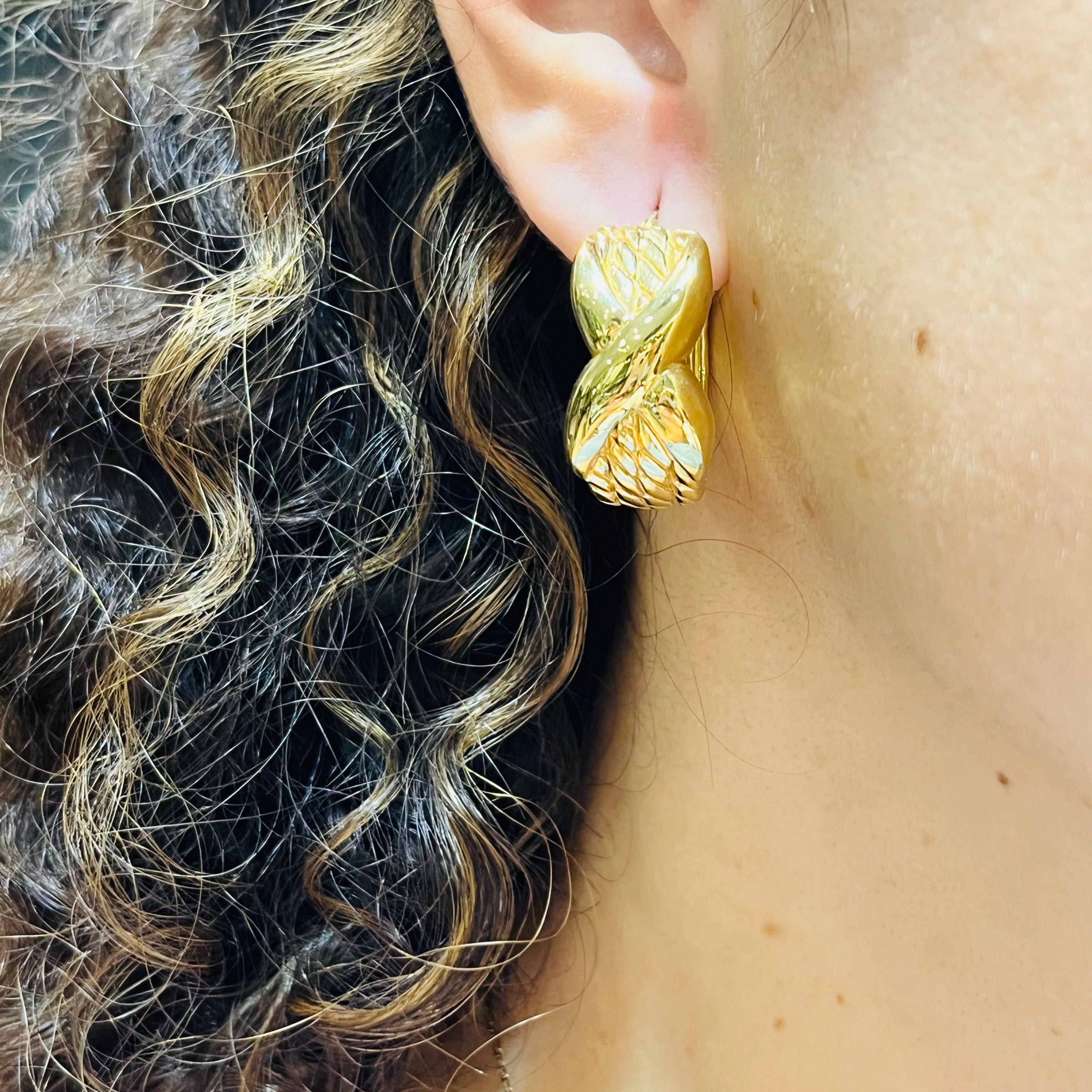 Puffy 10K Yellow Gold Vintage X Design 1" 14mm Hoop Earrings