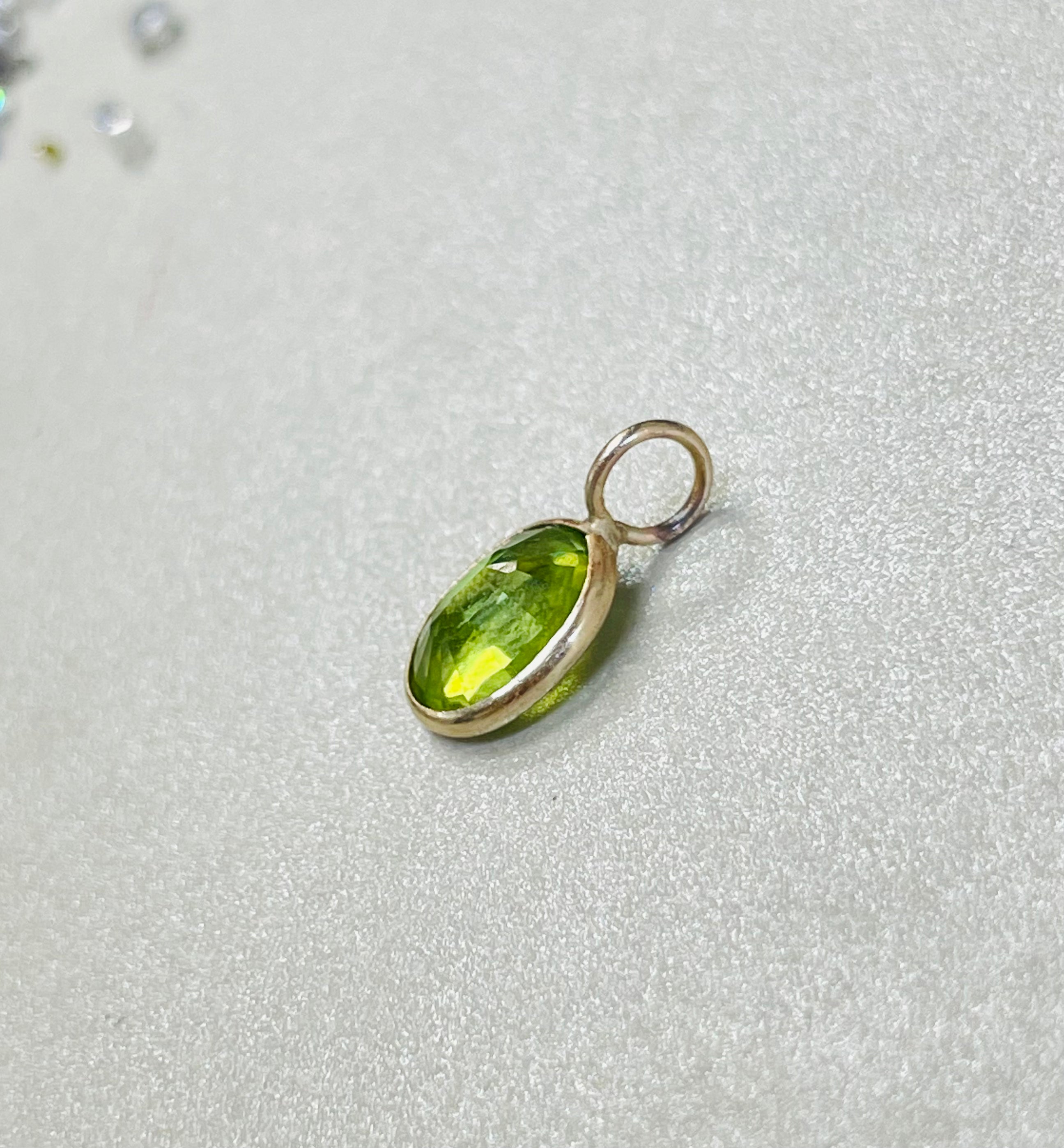 Natural Vivid Green Peridot Oval 14K Yellow Gold Gem Charm Pendant