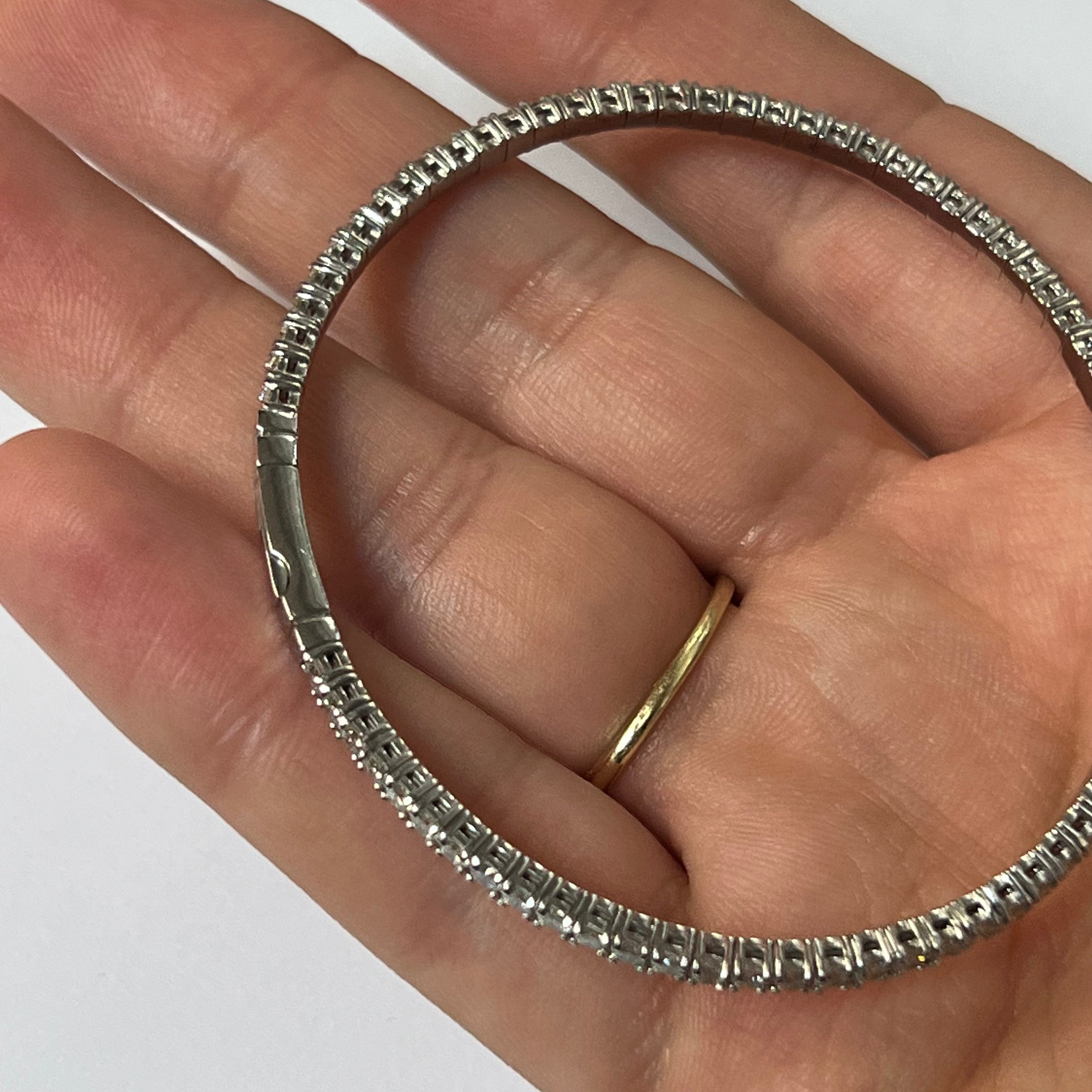 2.99ctw 18K White Gold Natural Diamond Flexible Bangle