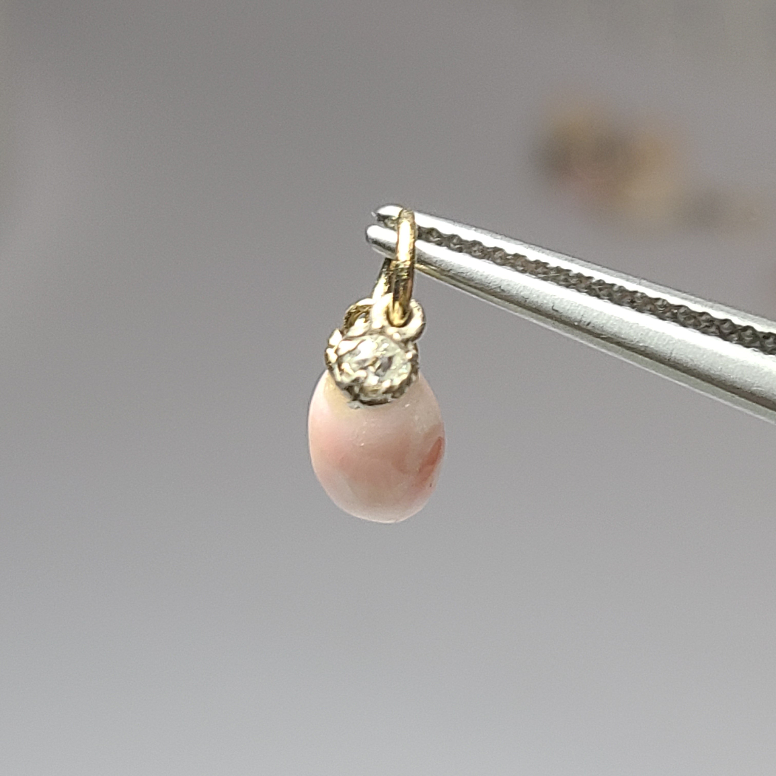 14K Yellow Gold Light Pink Swril Conch Pearl with Old Mine Cut Diamond Pendant Charm