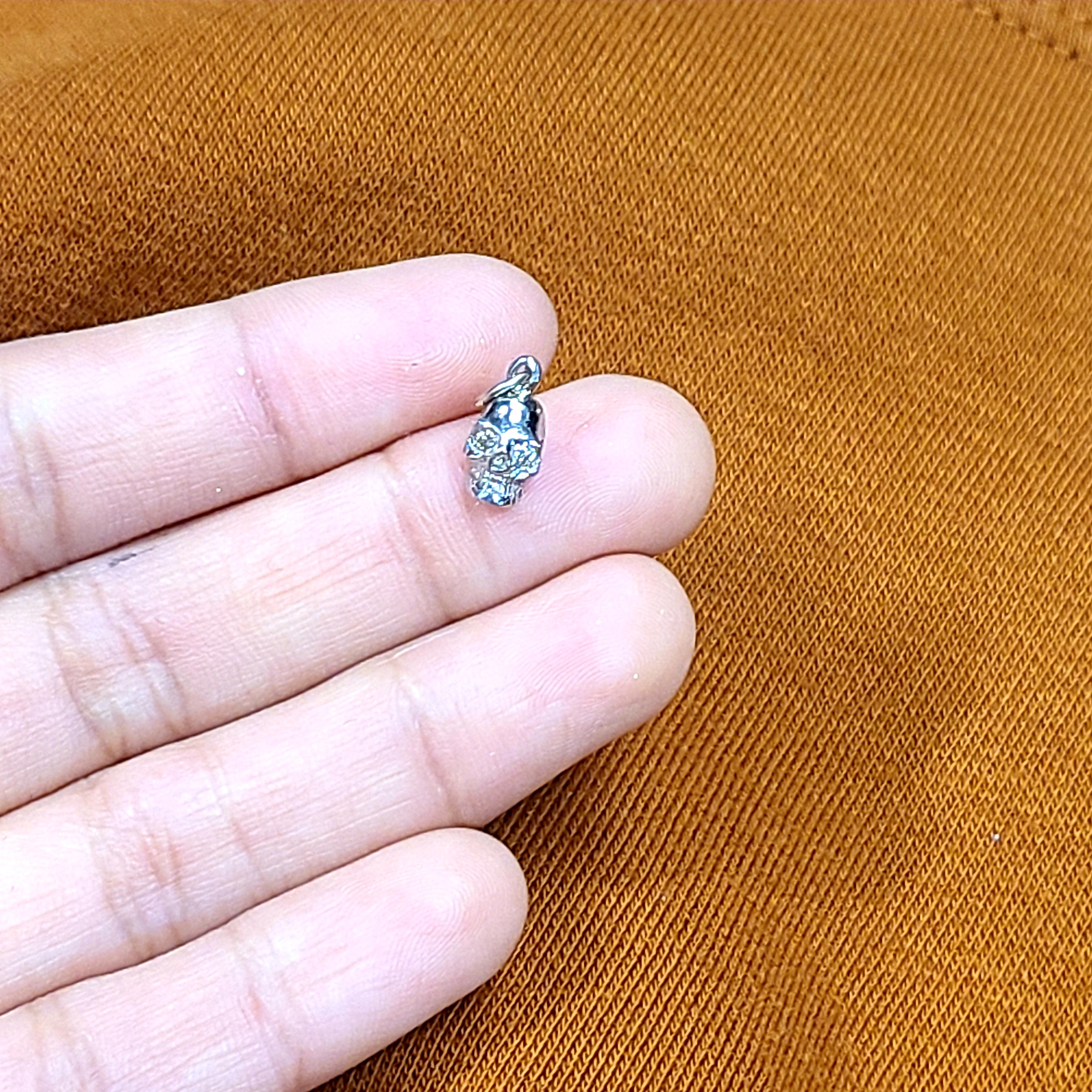 Stunning! 14K White Gold Skull with 0.05CT Diamond Eyes Pendant Charm