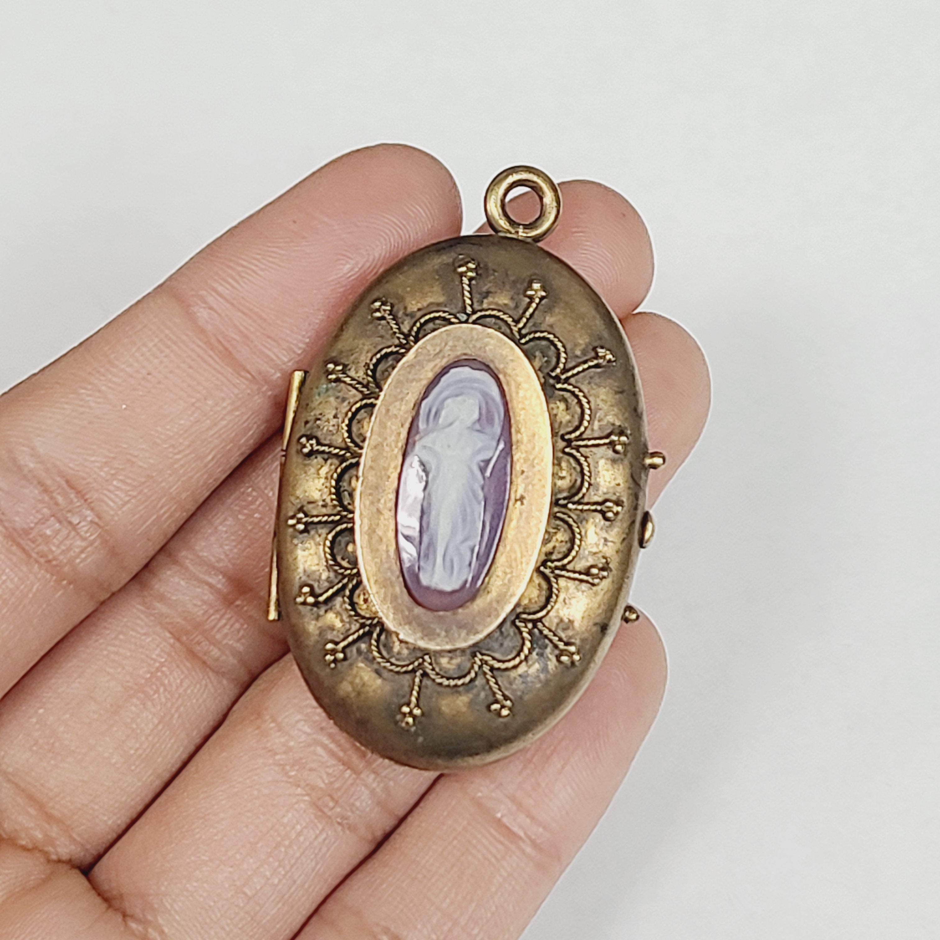 Antique Gold Filled Etruscan Intaglio Lady Locket