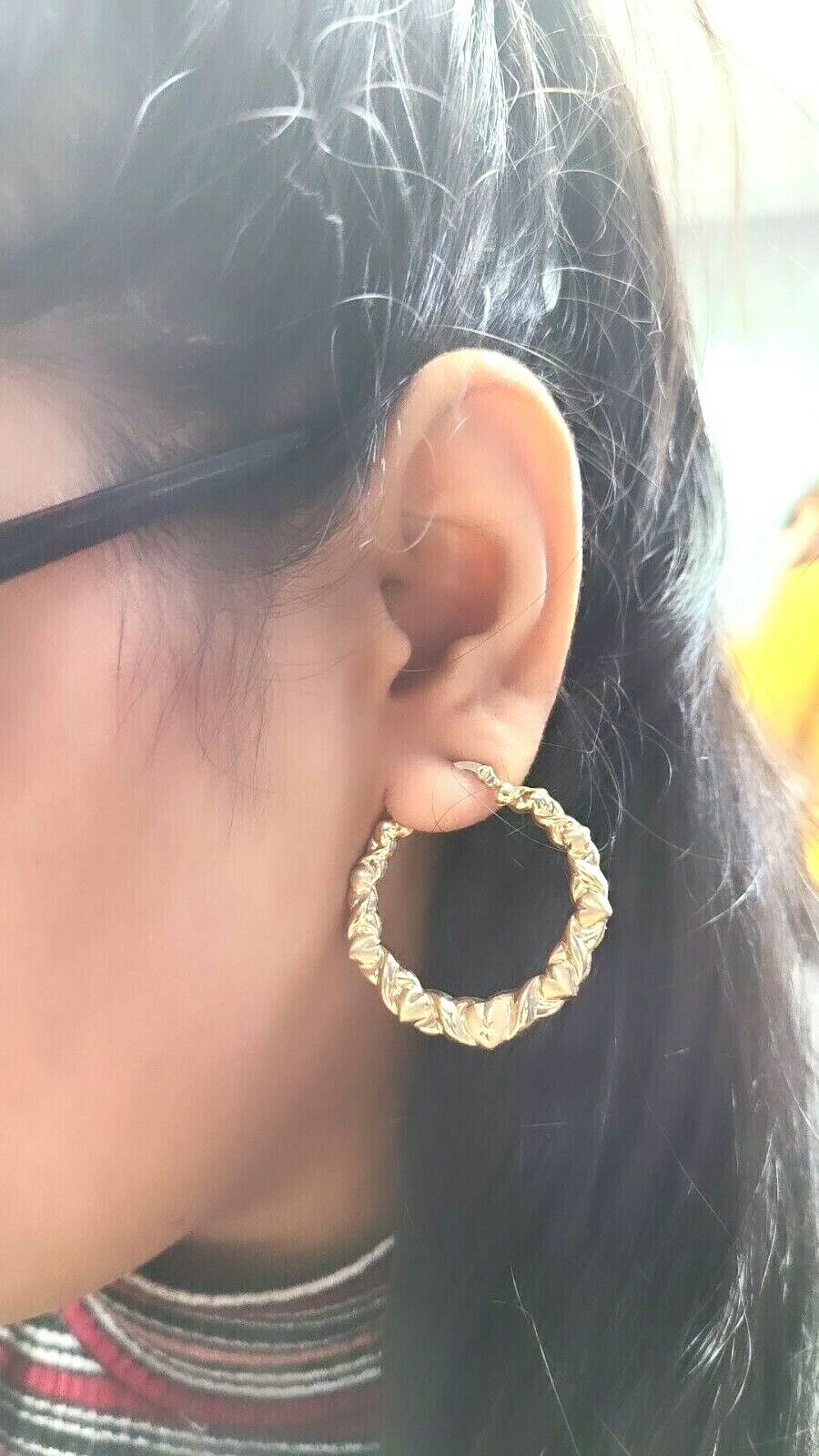 GORGEOUS! 10K Yellow Gold Heart Patterned Earring Hoops Length 1.5"