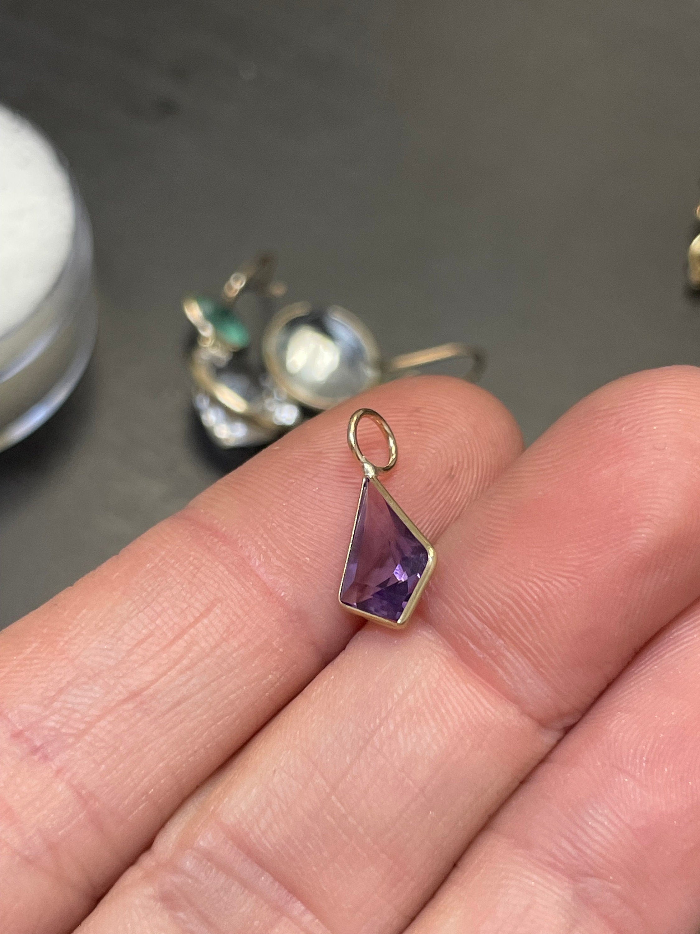 1CT Amethyst Kite Shaped 14K Yellow Gold Pendant Charm 15x8mm