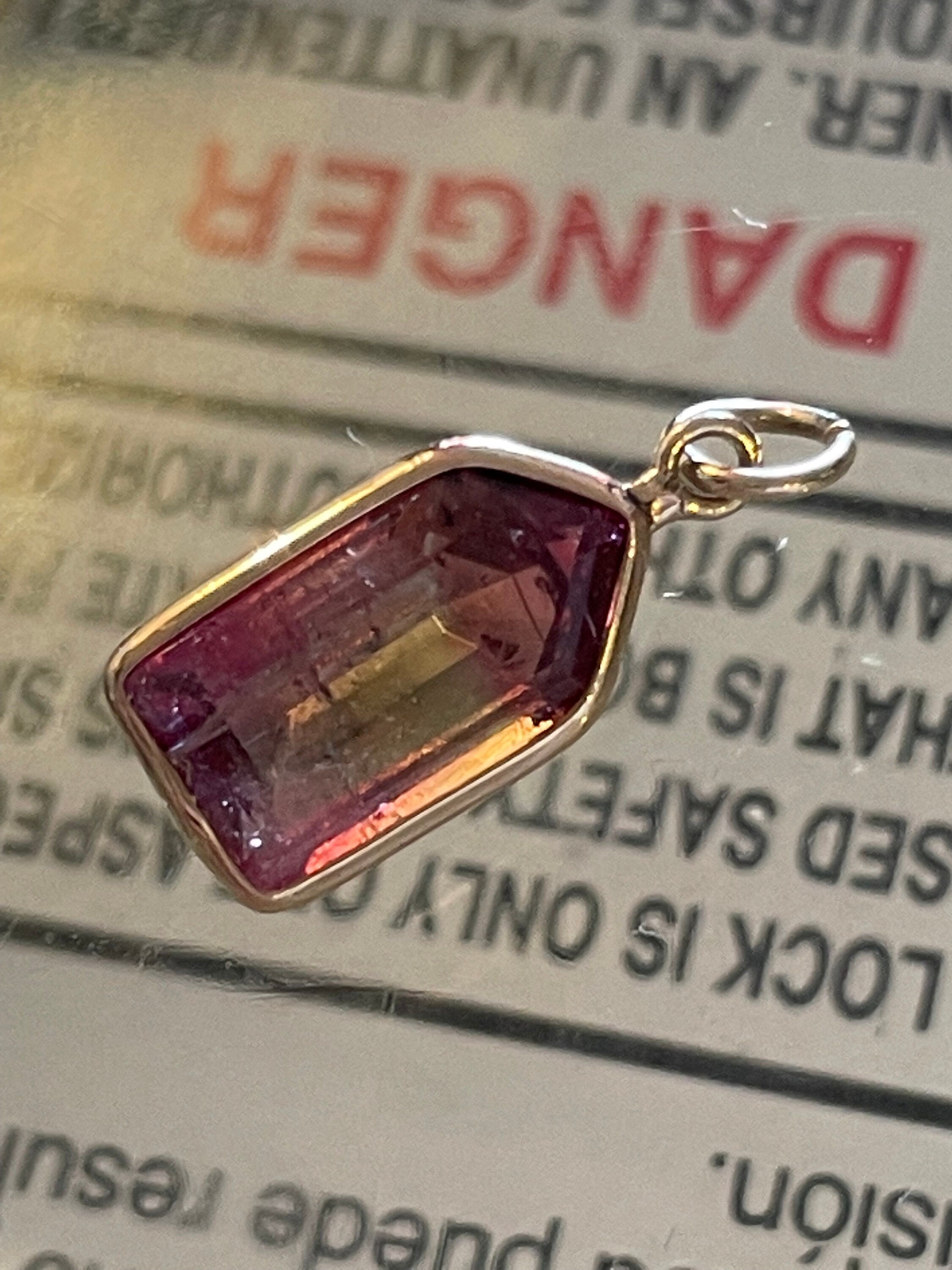 Fine 1.4CT Bi Color Natural Watermelon Tourmaline in Solid 14K Yellow Gold Pendant Charm 15x6mm