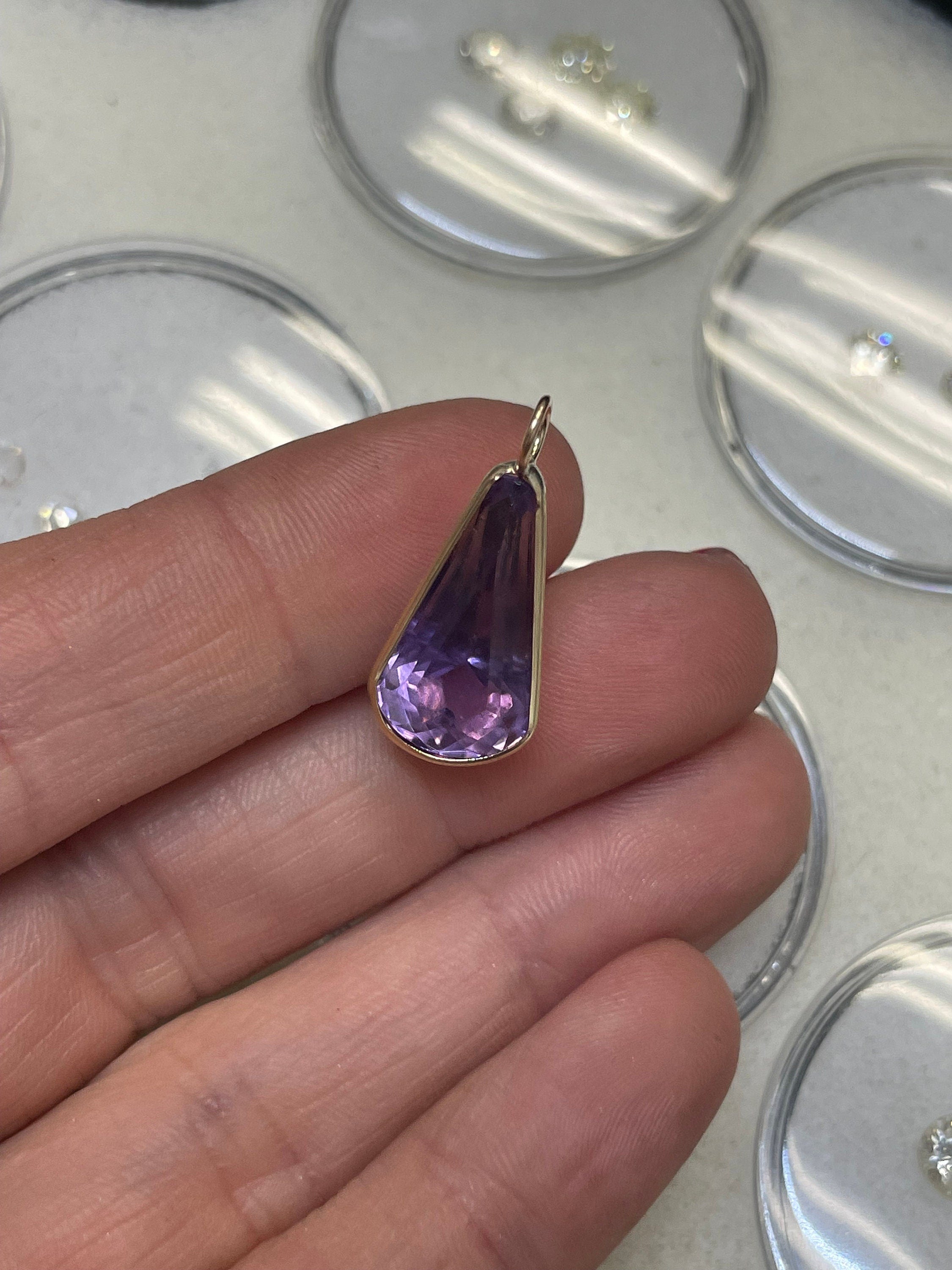 6.7CT Natural  Purple Amethyst Gem Charm in Solid 14K Yellow Gold 22x11mm