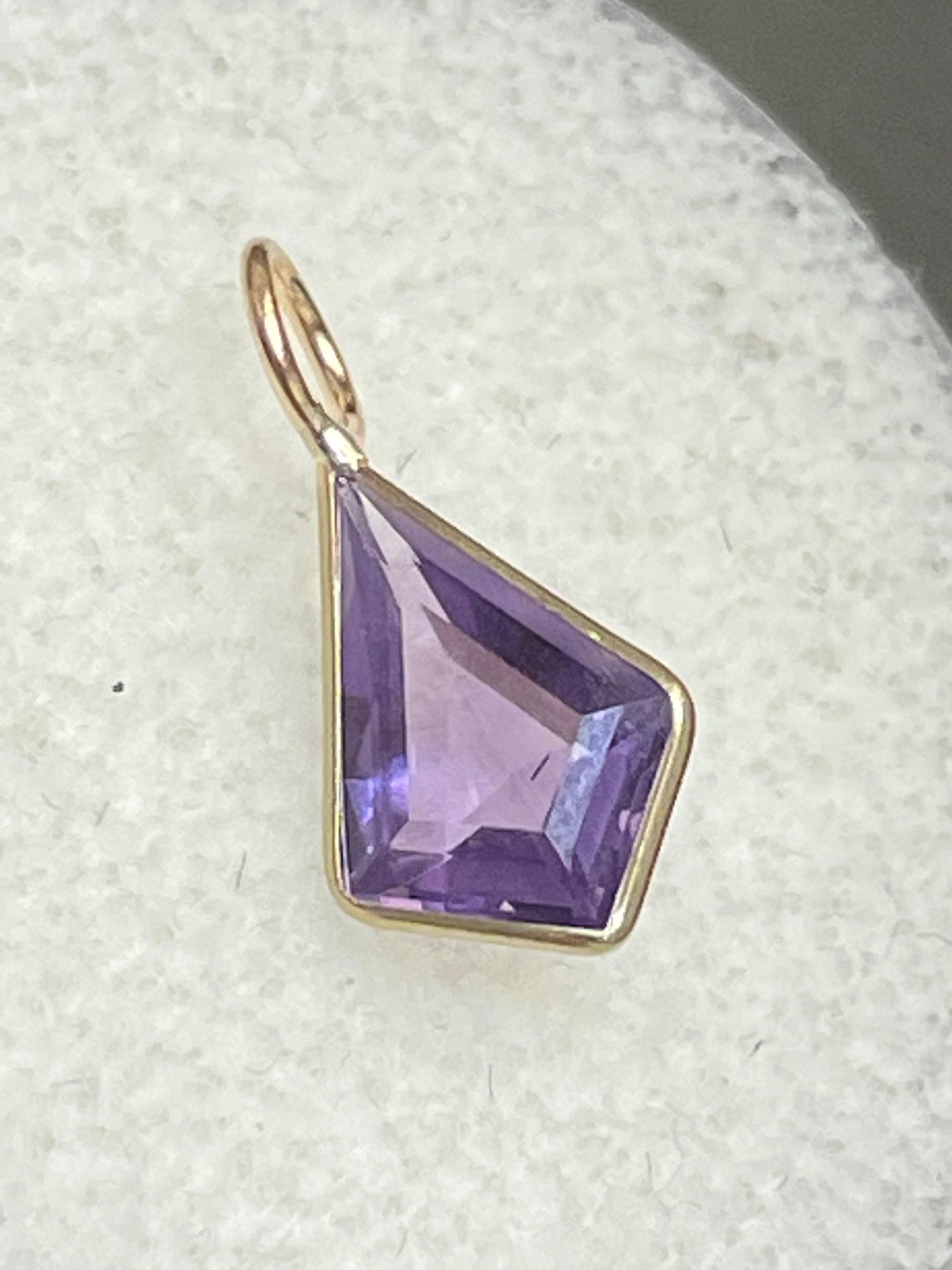 1CT Amethyst Kite Shaped 14K Yellow Gold Pendant Charm 15x8mm